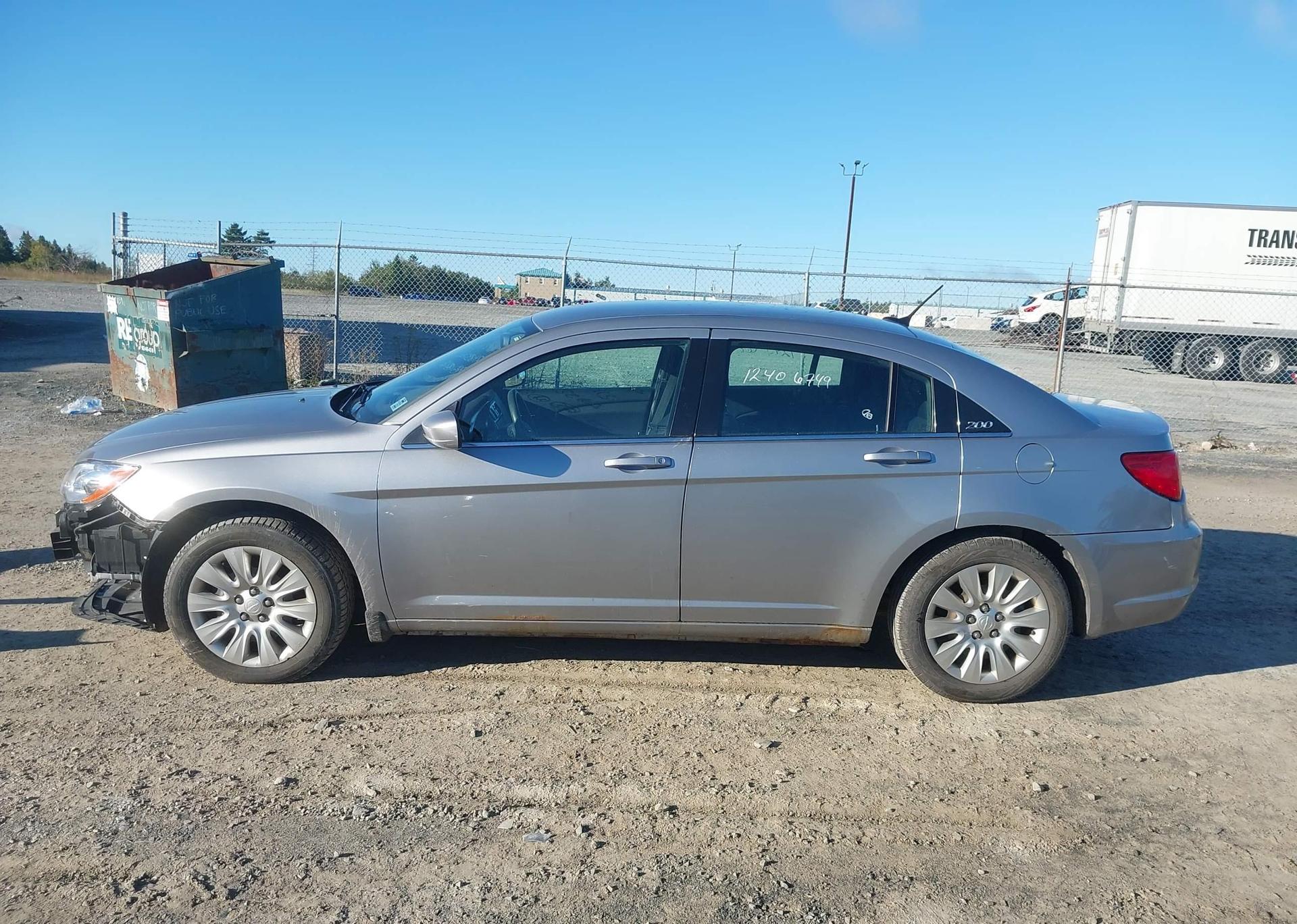 2013 CHRYSLER 200 LX