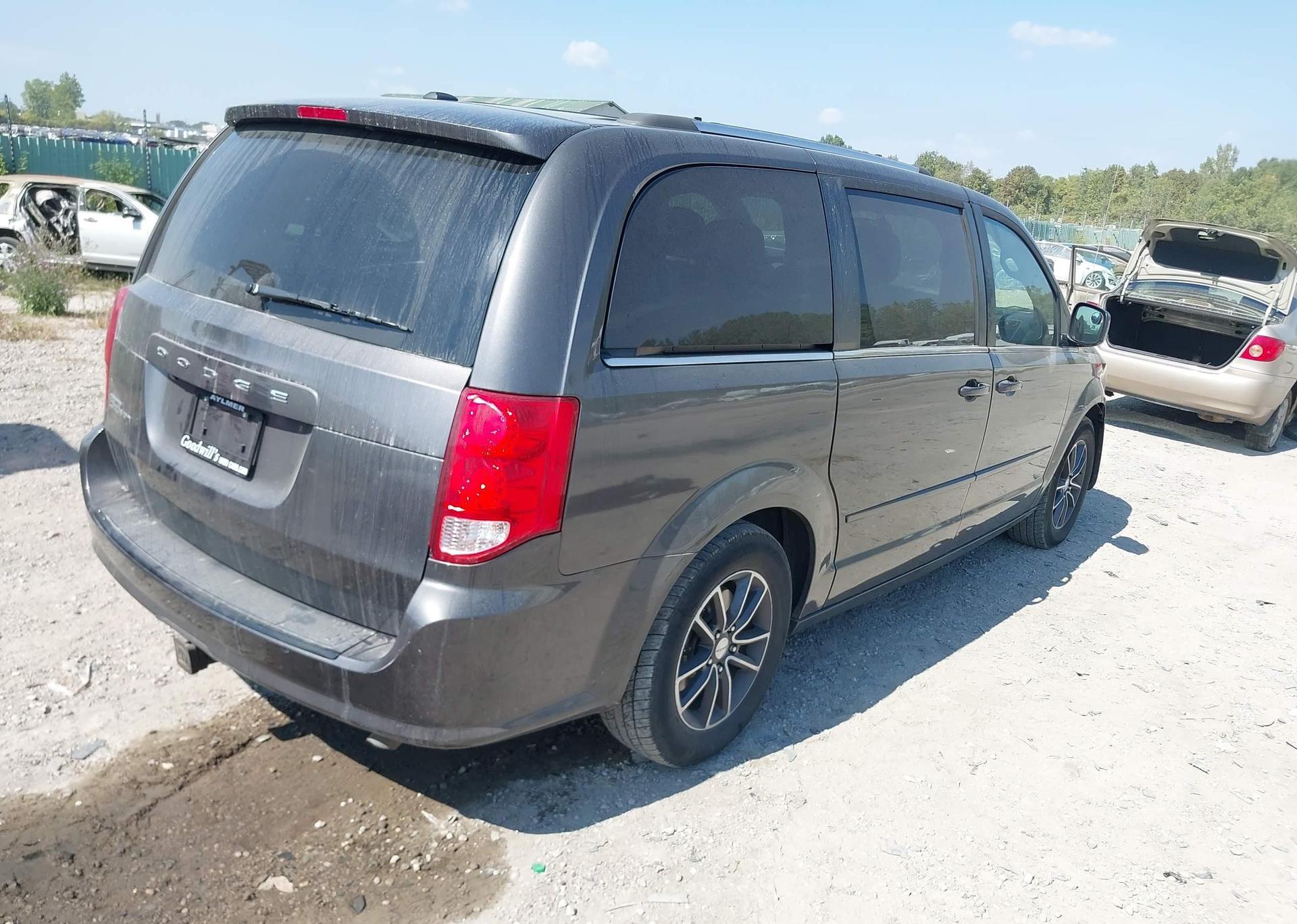2017 DODGE GRAND CARAVAN SE