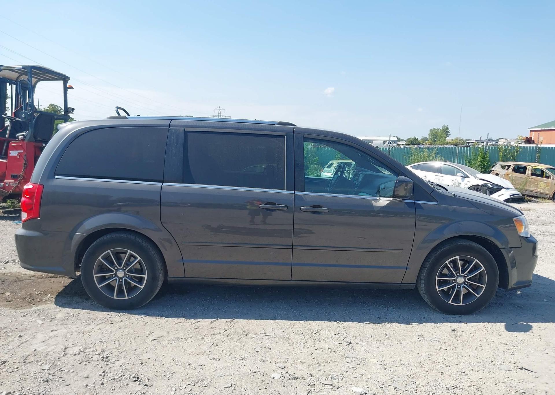 2017 DODGE GRAND CARAVAN SE