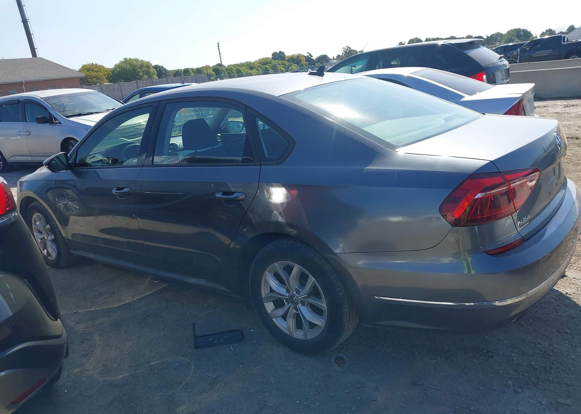 2018 VOLKSWAGEN PASSAT