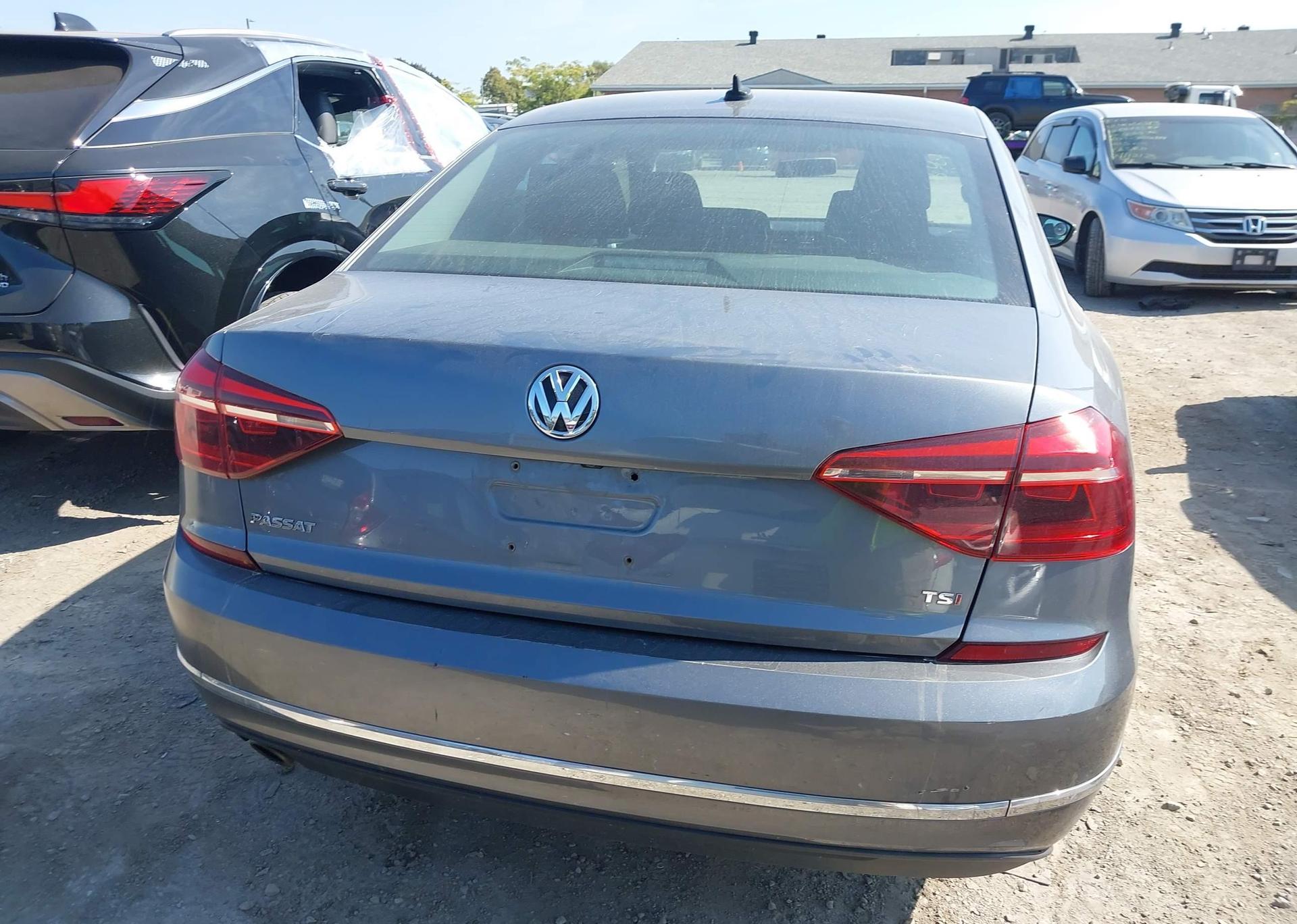 2018 VOLKSWAGEN PASSAT