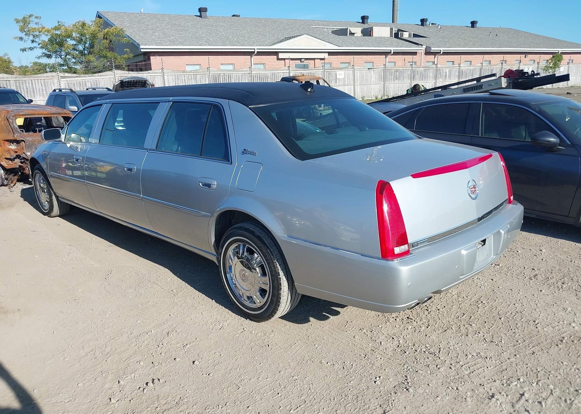 2010 CADILLAC DTS LIMOUSINE