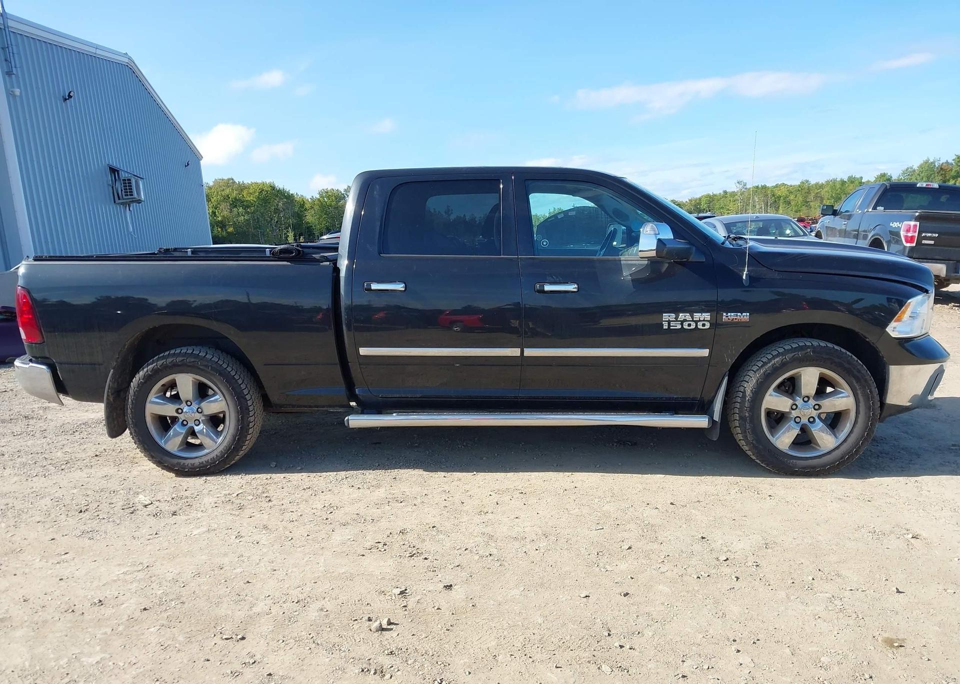 2015 RAM 1500 SLT