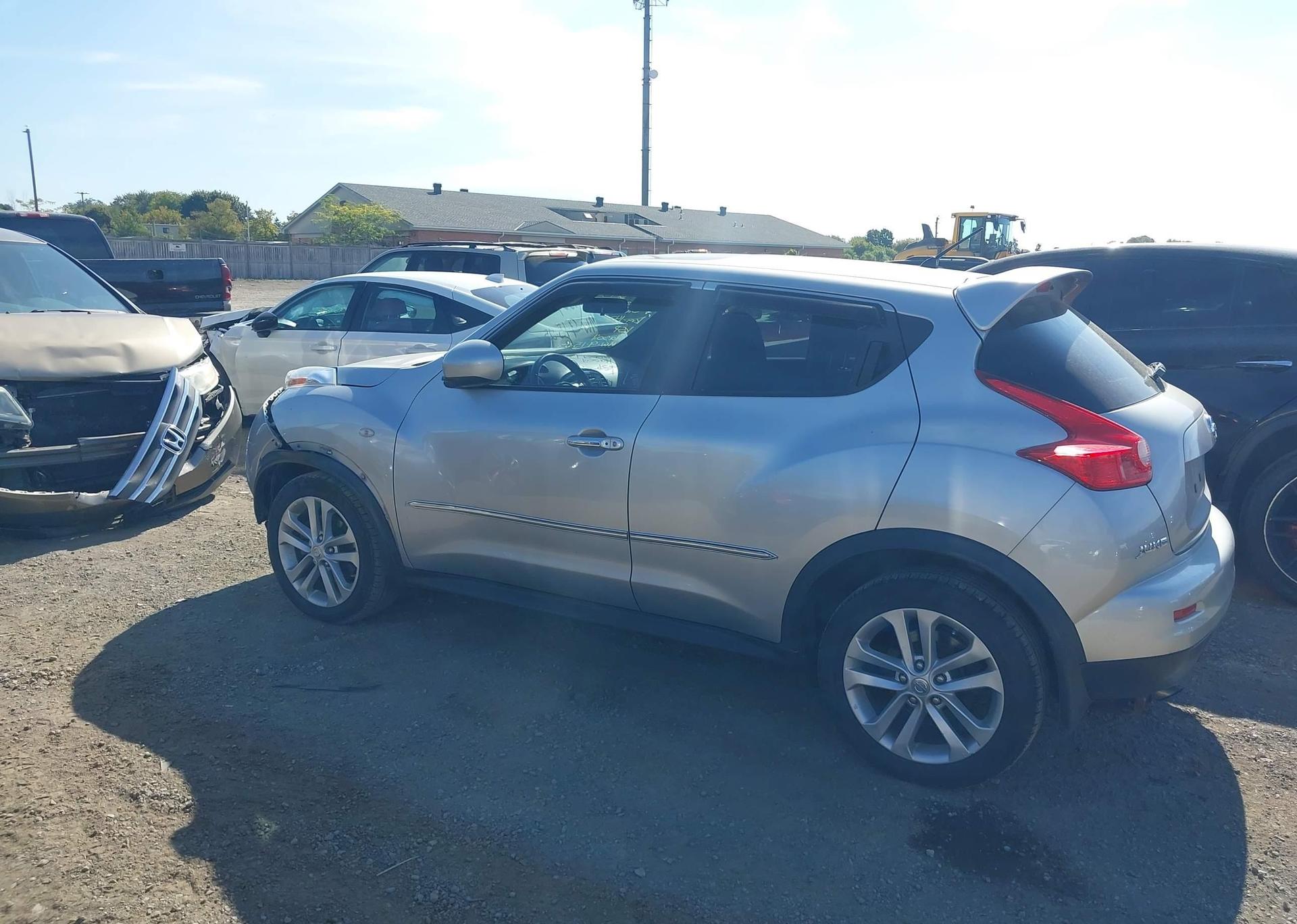 2011 NISSAN JUKE SV