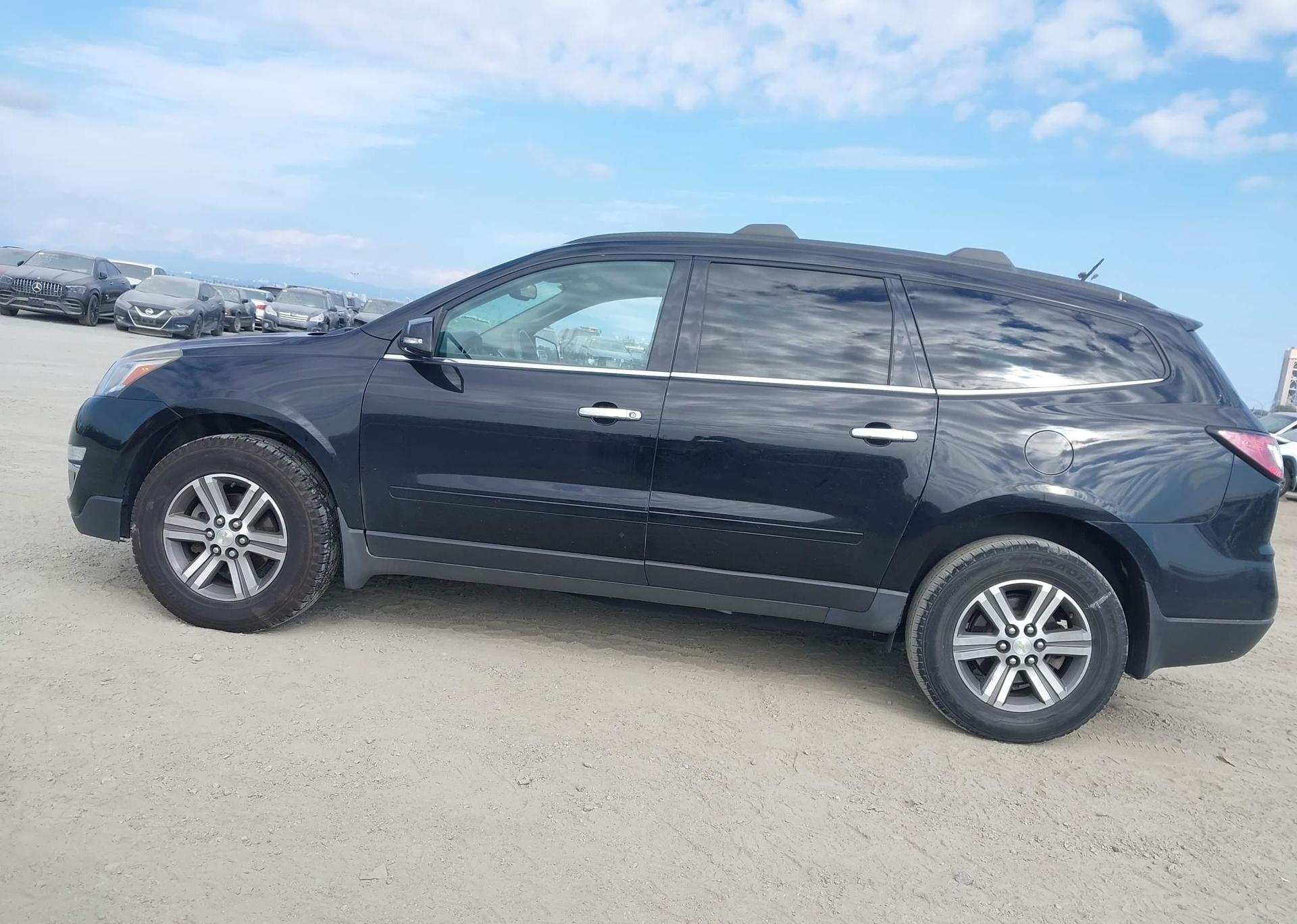 2017 CHEVROLET TRAVERSE LT