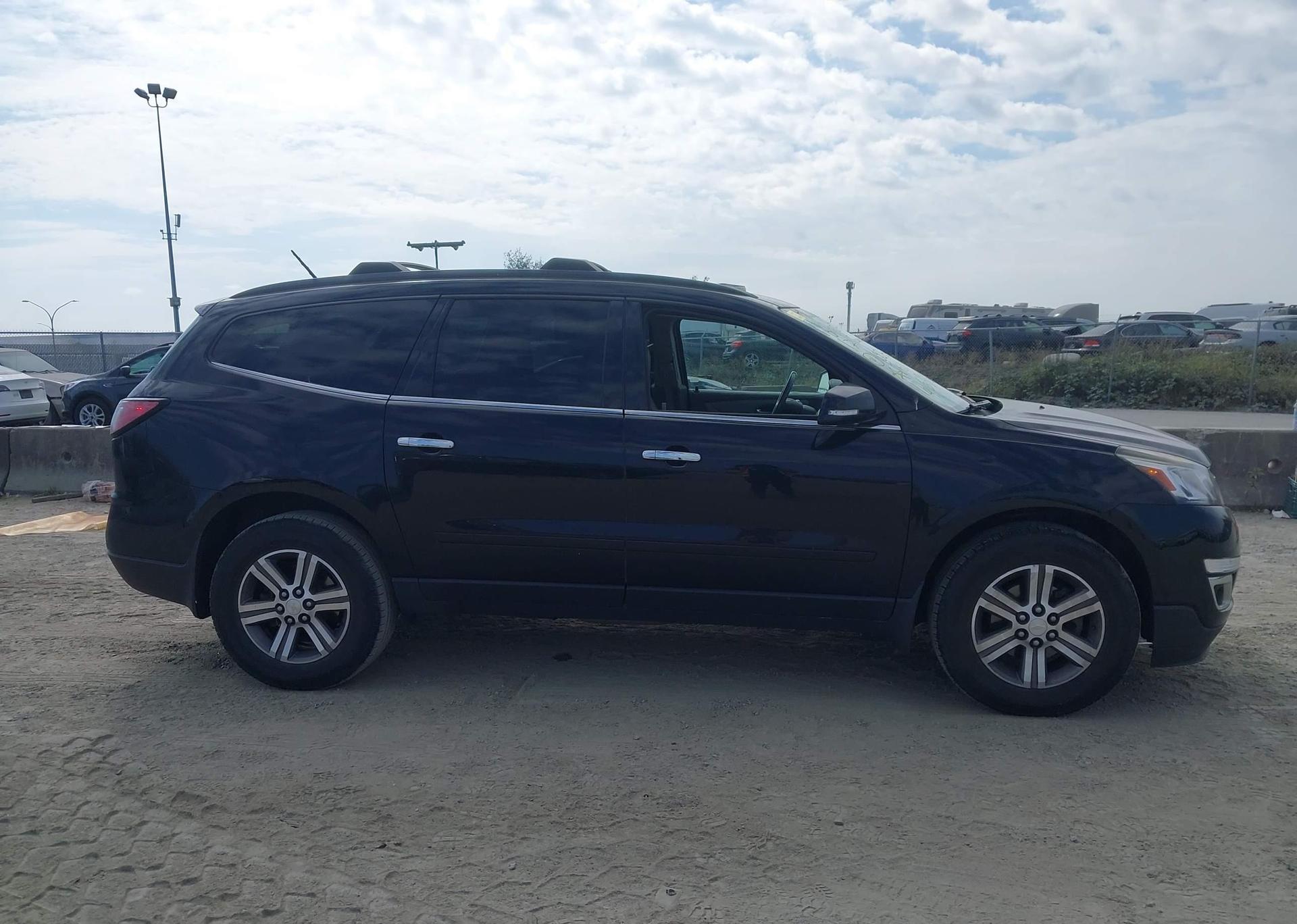 2017 CHEVROLET TRAVERSE LT