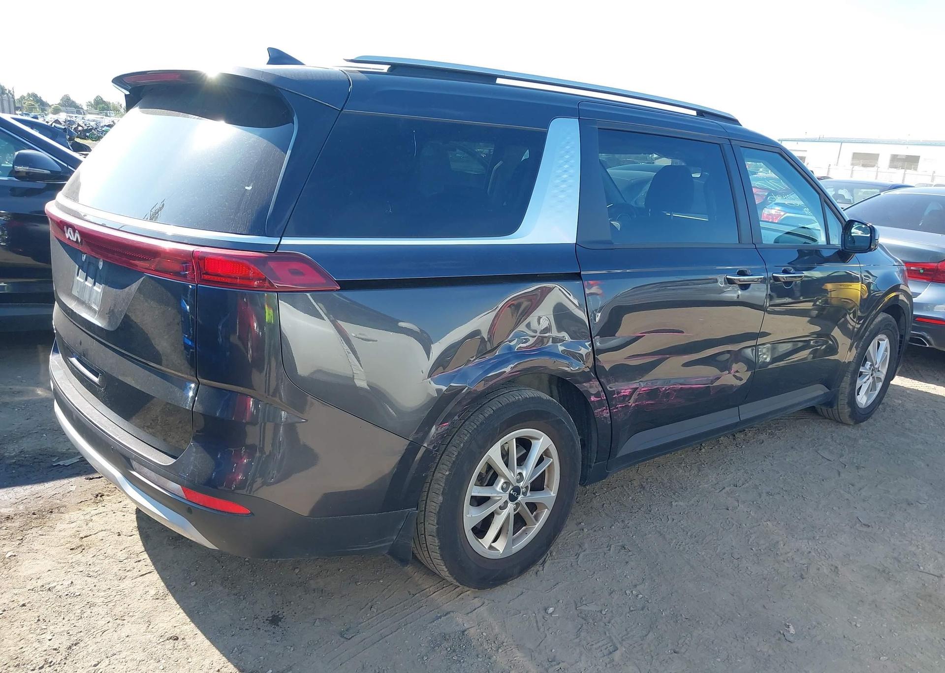 2024 KIA CARNIVAL LX