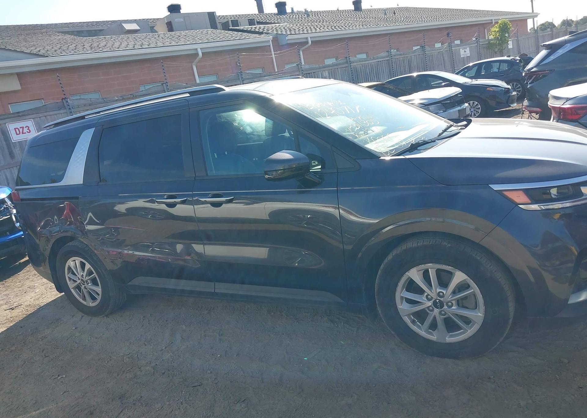 2024 KIA CARNIVAL LX