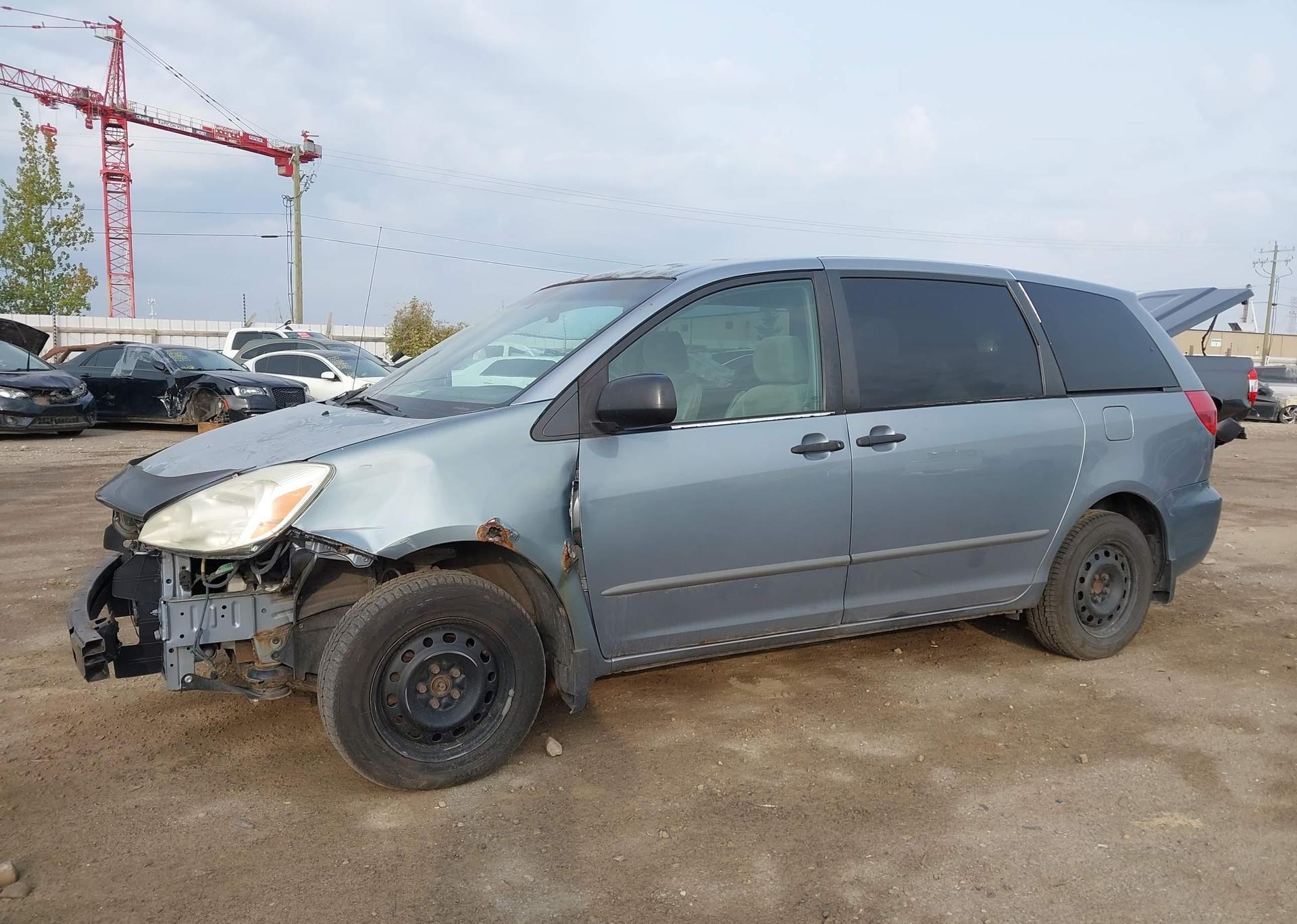 2004 TOYOTA SIENNA CE