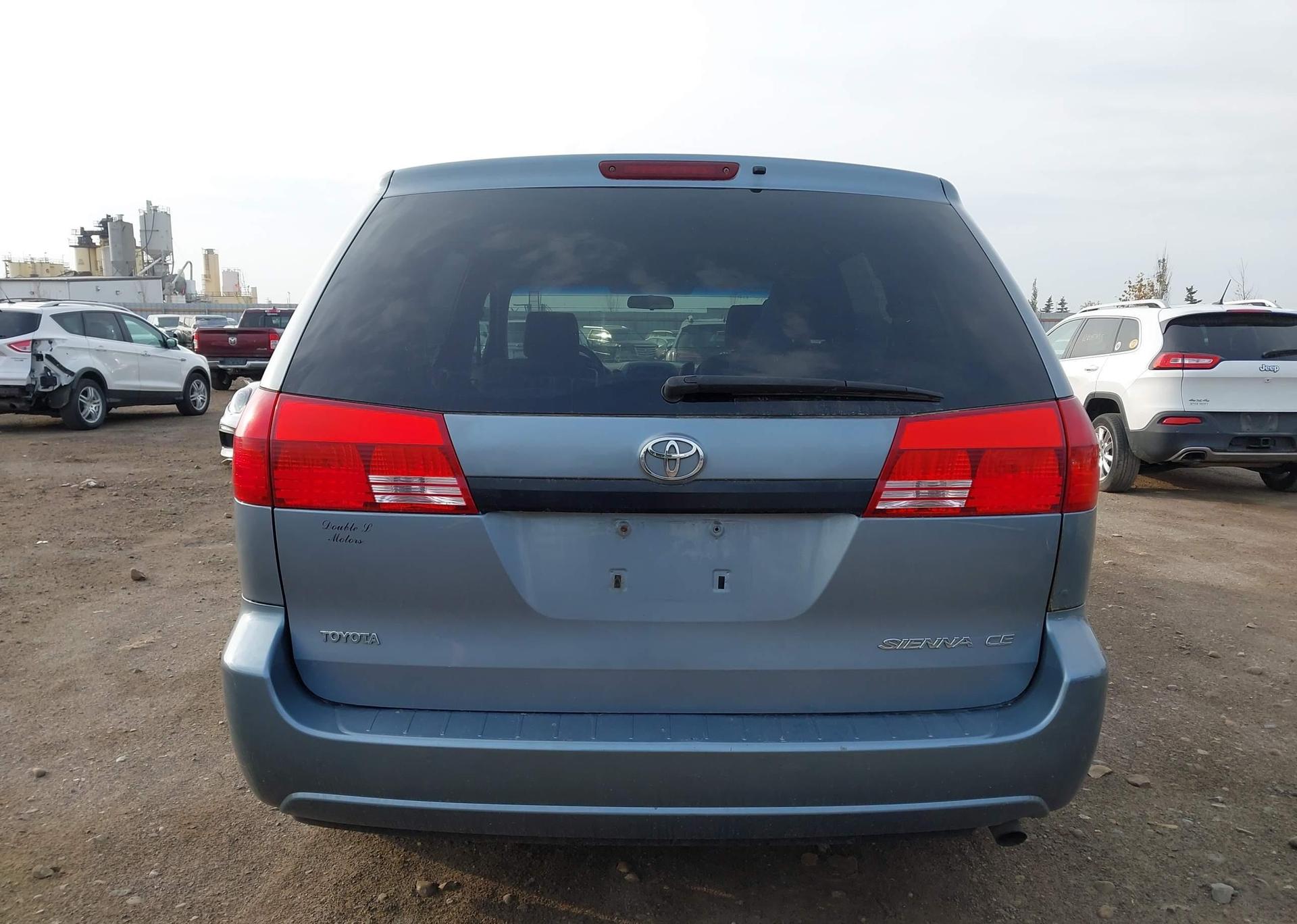 2004 TOYOTA SIENNA CE
