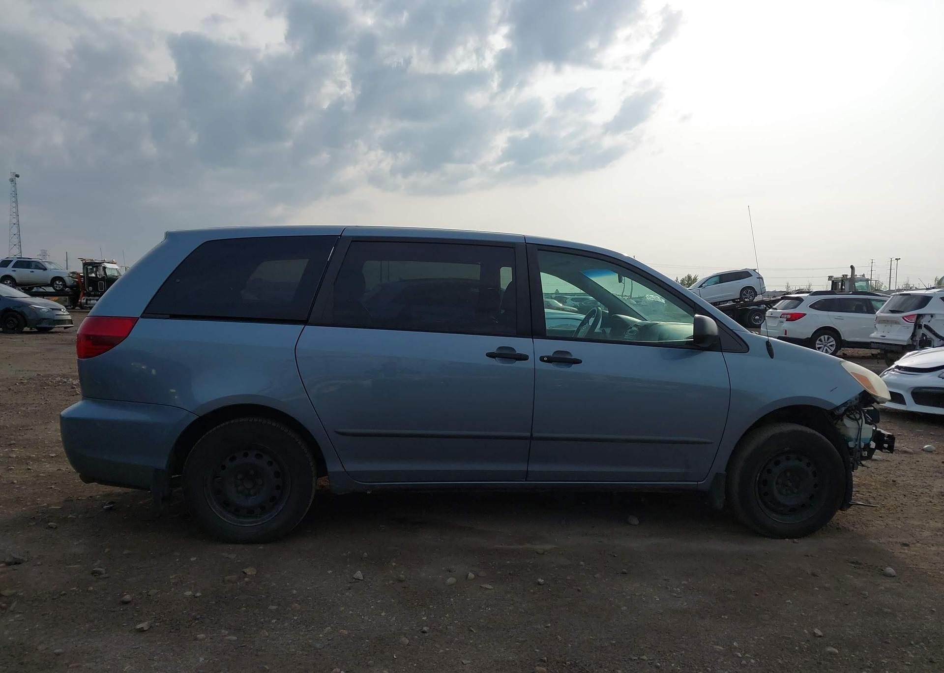 2004 TOYOTA SIENNA CE
