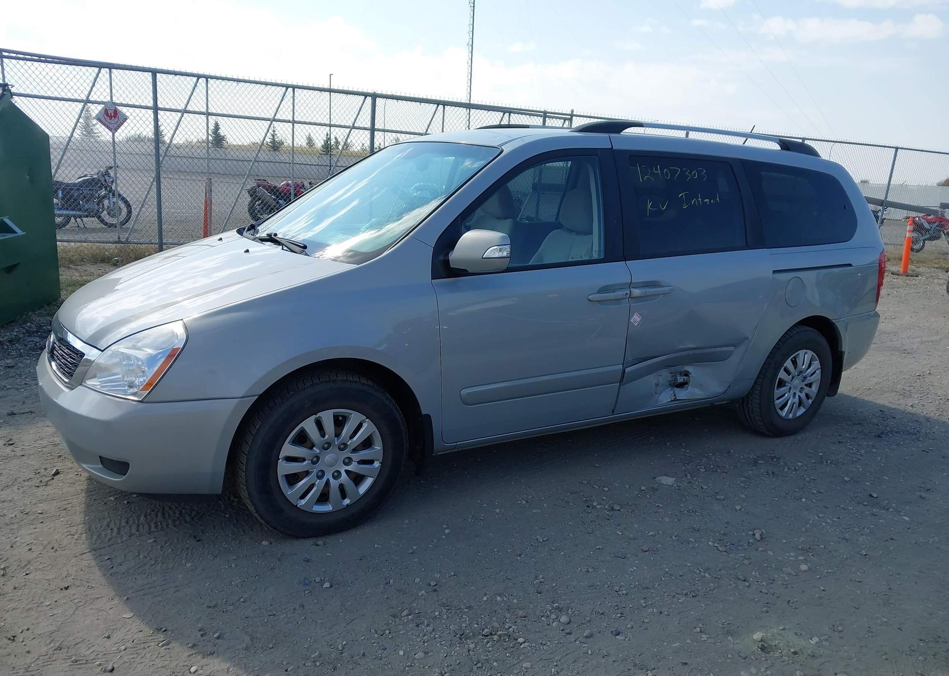 2012 KIA SEDONA LX