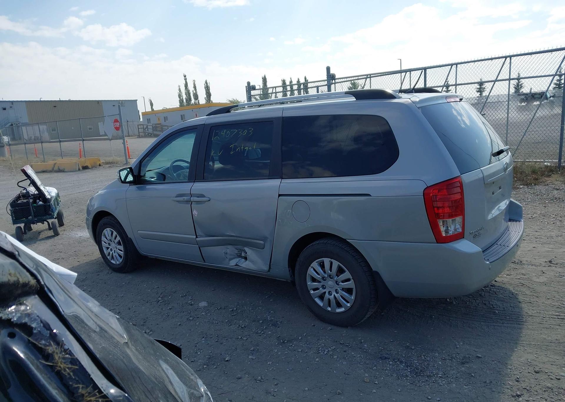 2012 KIA SEDONA LX