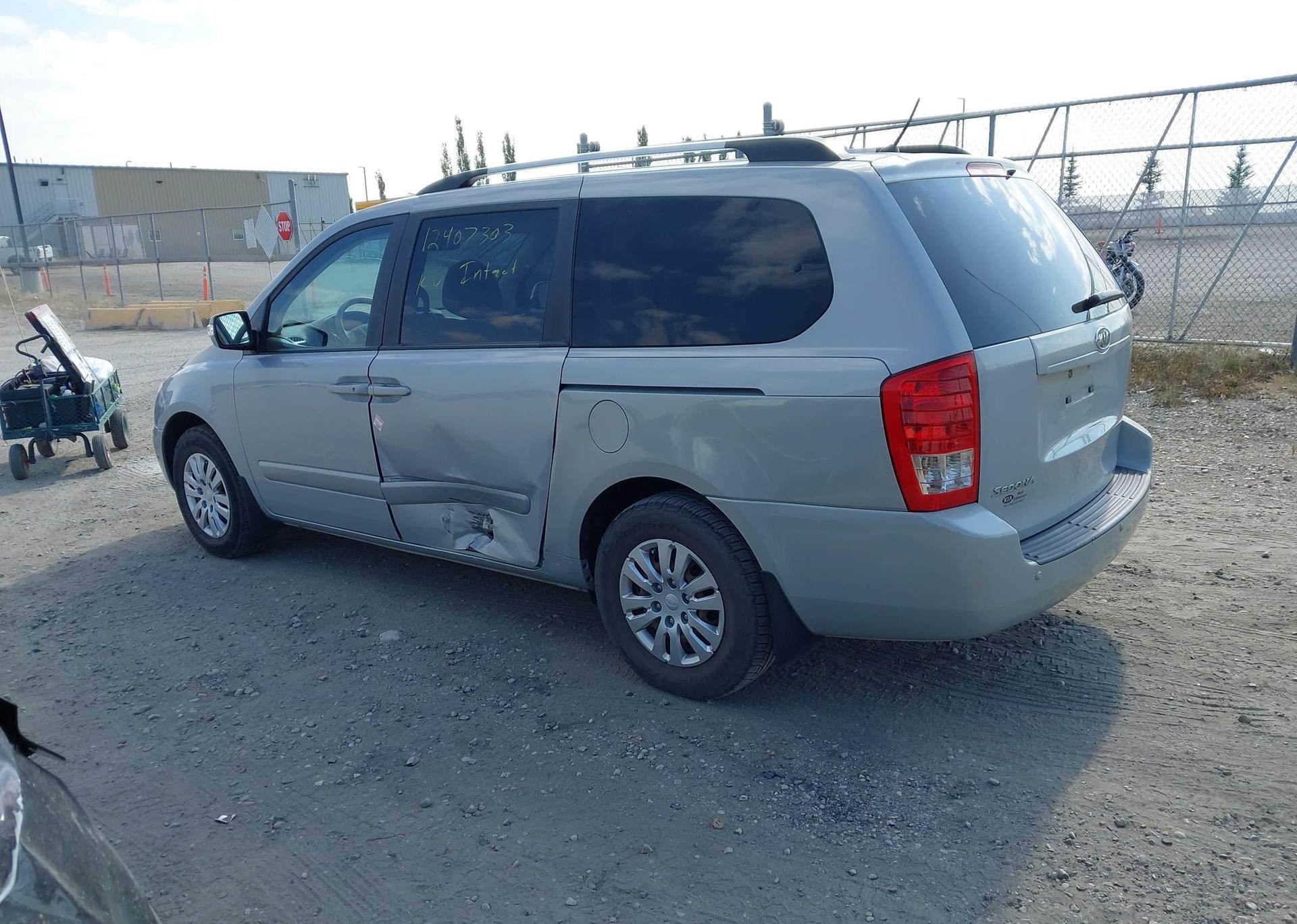 2012 KIA SEDONA LX