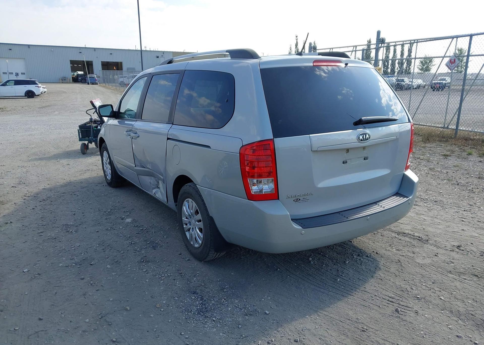 2012 KIA SEDONA LX