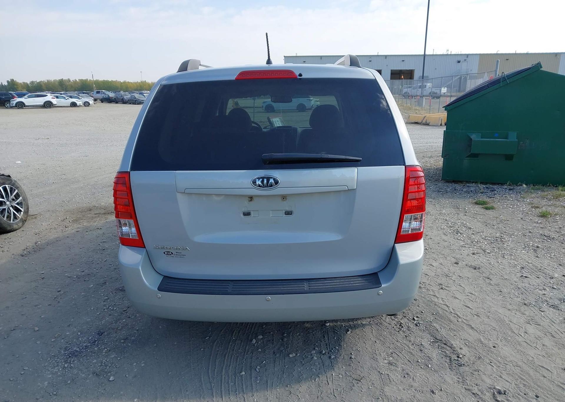 2012 KIA SEDONA LX