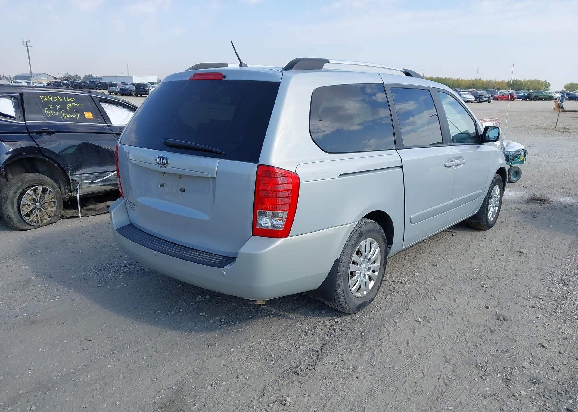 2012 KIA SEDONA LX