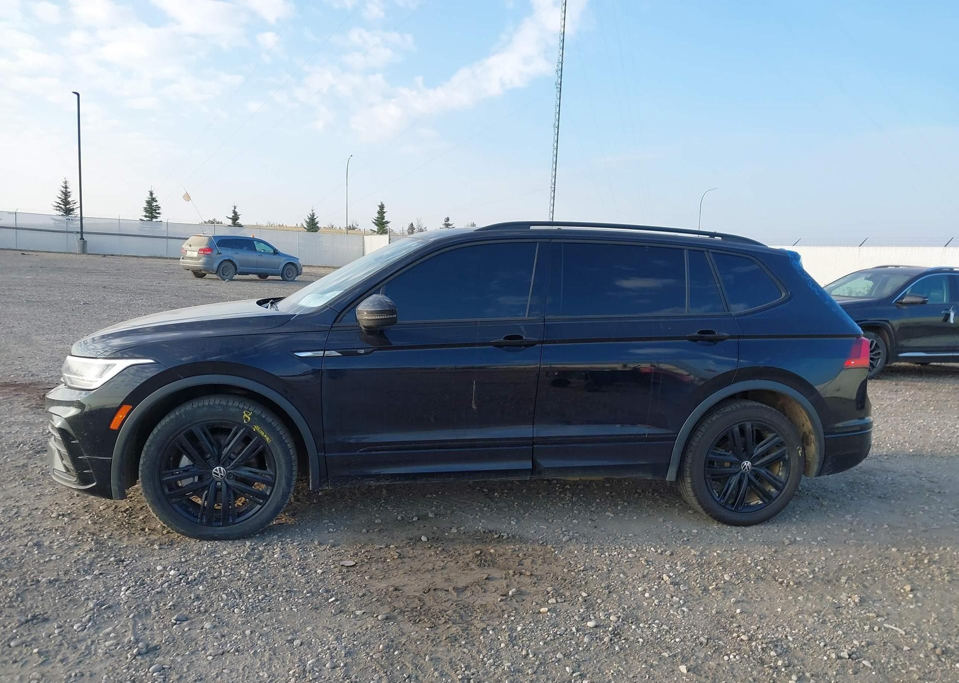 2022 VOLKSWAGEN TIGUAN SE R-LINE BLACK