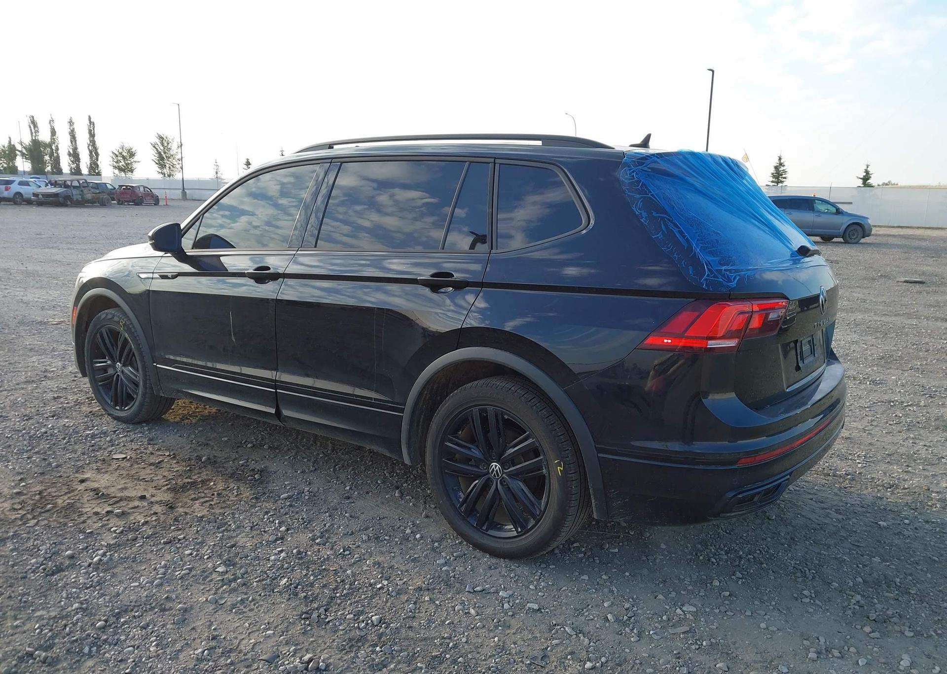 2022 VOLKSWAGEN TIGUAN SE R-LINE BLACK