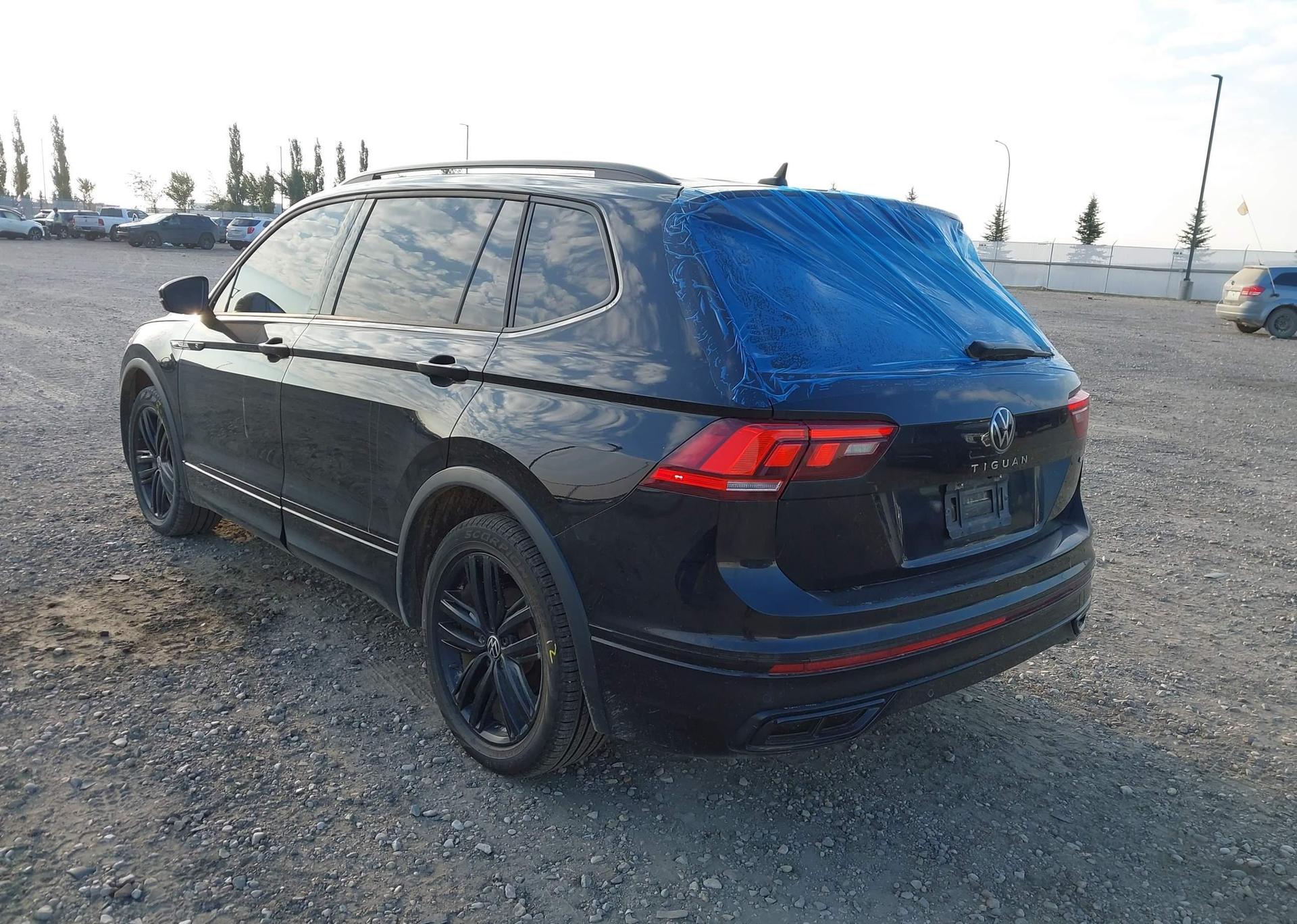 2022 VOLKSWAGEN TIGUAN SE R-LINE BLACK