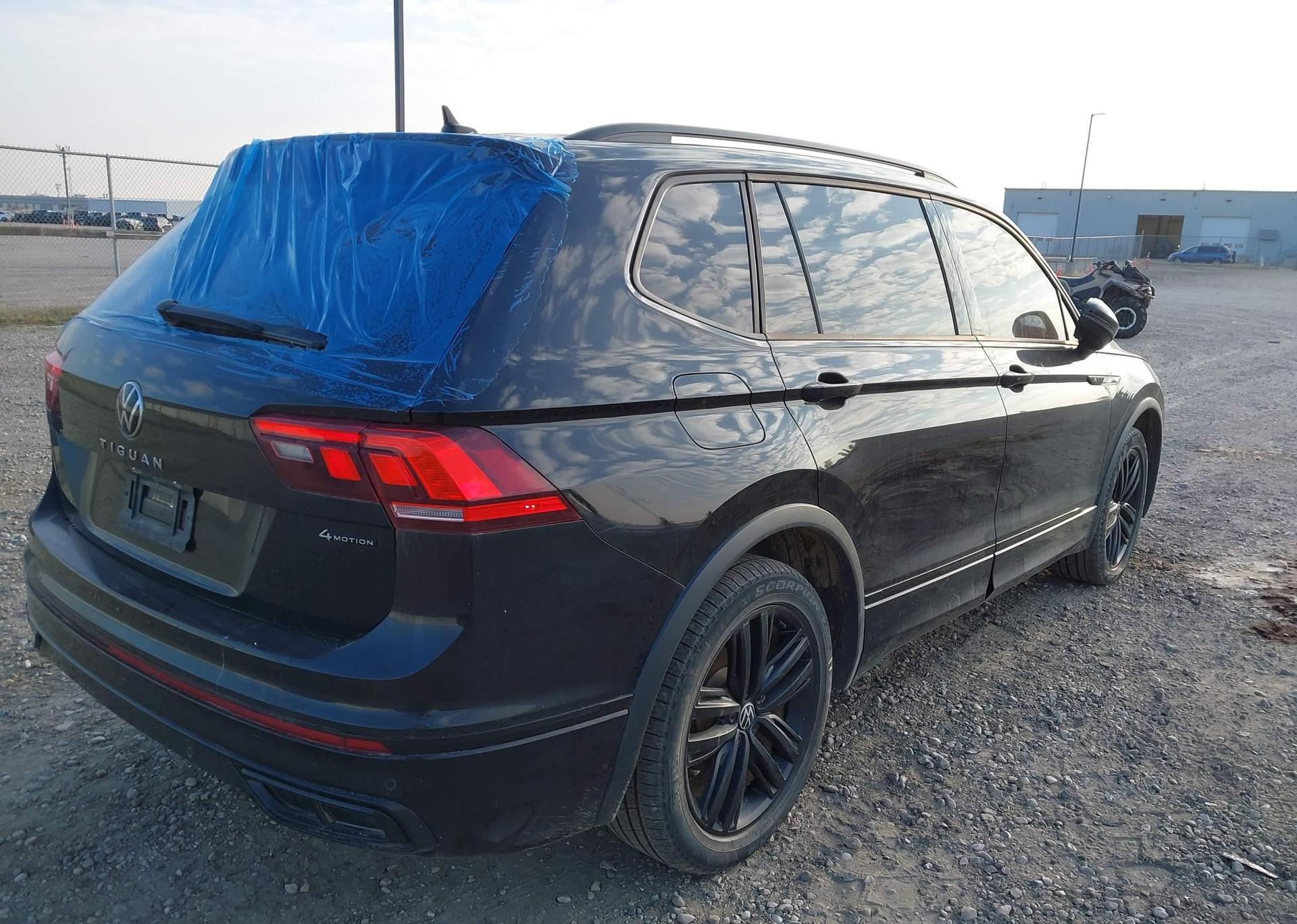 2022 VOLKSWAGEN TIGUAN SE R-LINE BLACK