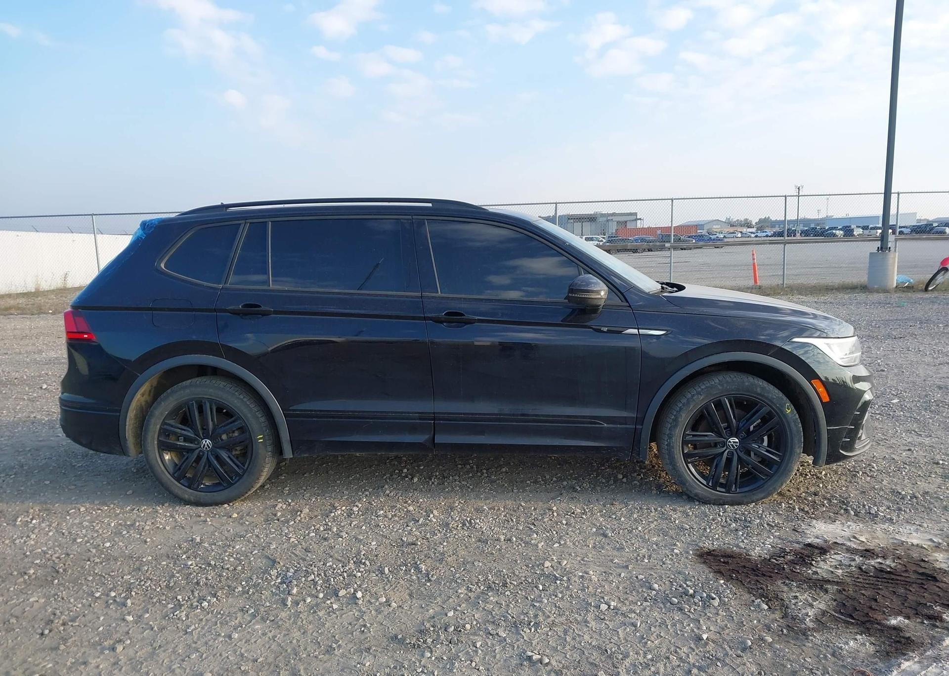 2022 VOLKSWAGEN TIGUAN SE R-LINE BLACK
