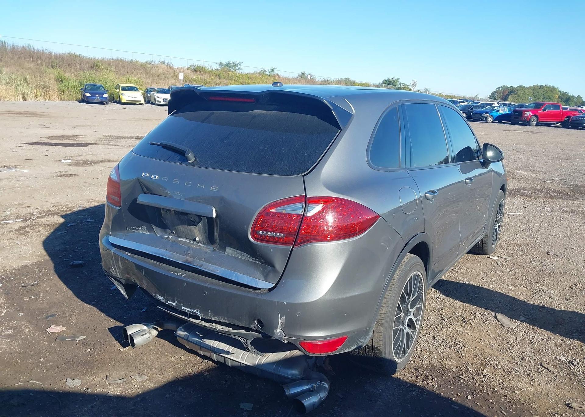 2014 PORSCHE CAYENNE