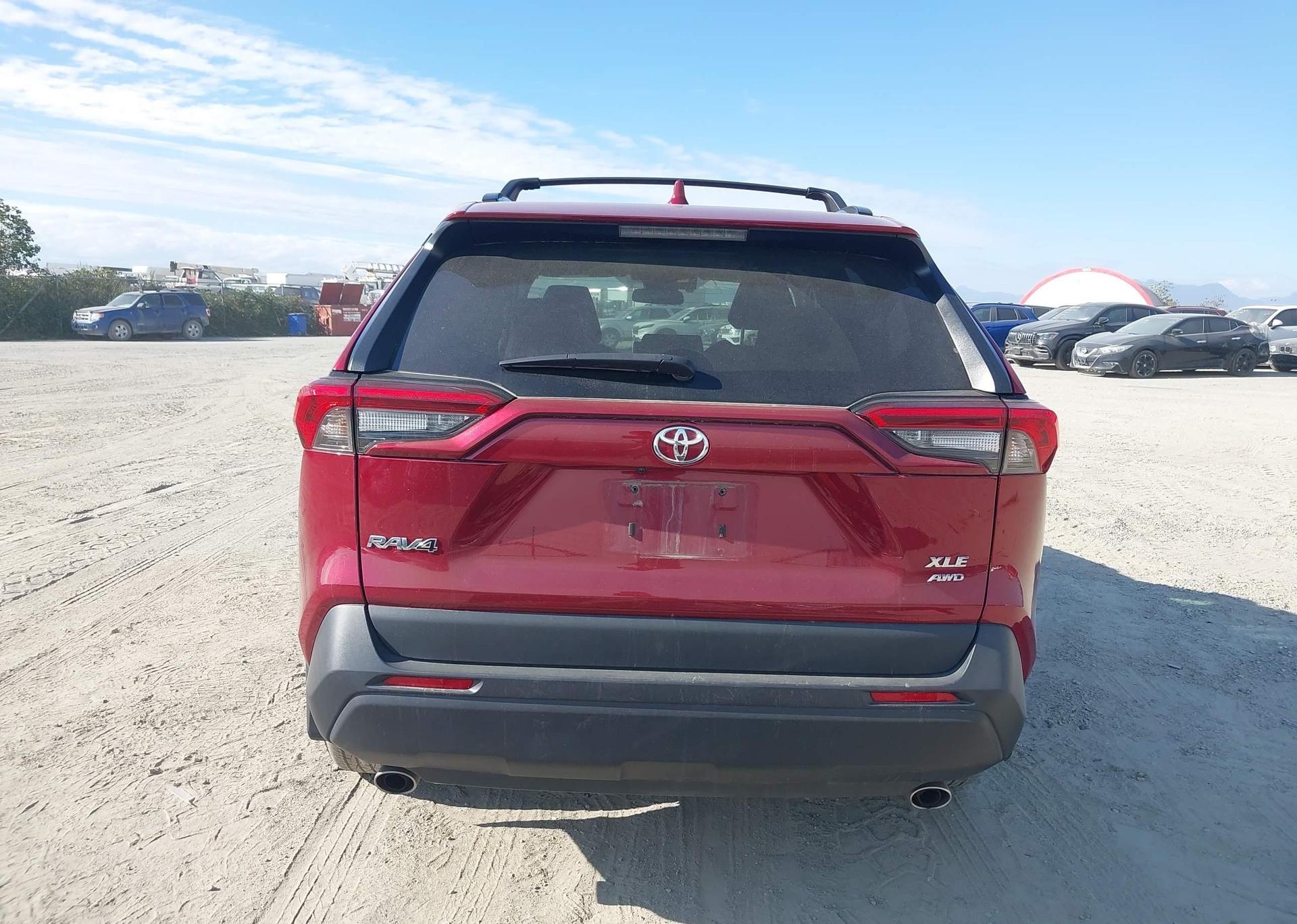 2023 TOYOTA RAV4 XLE