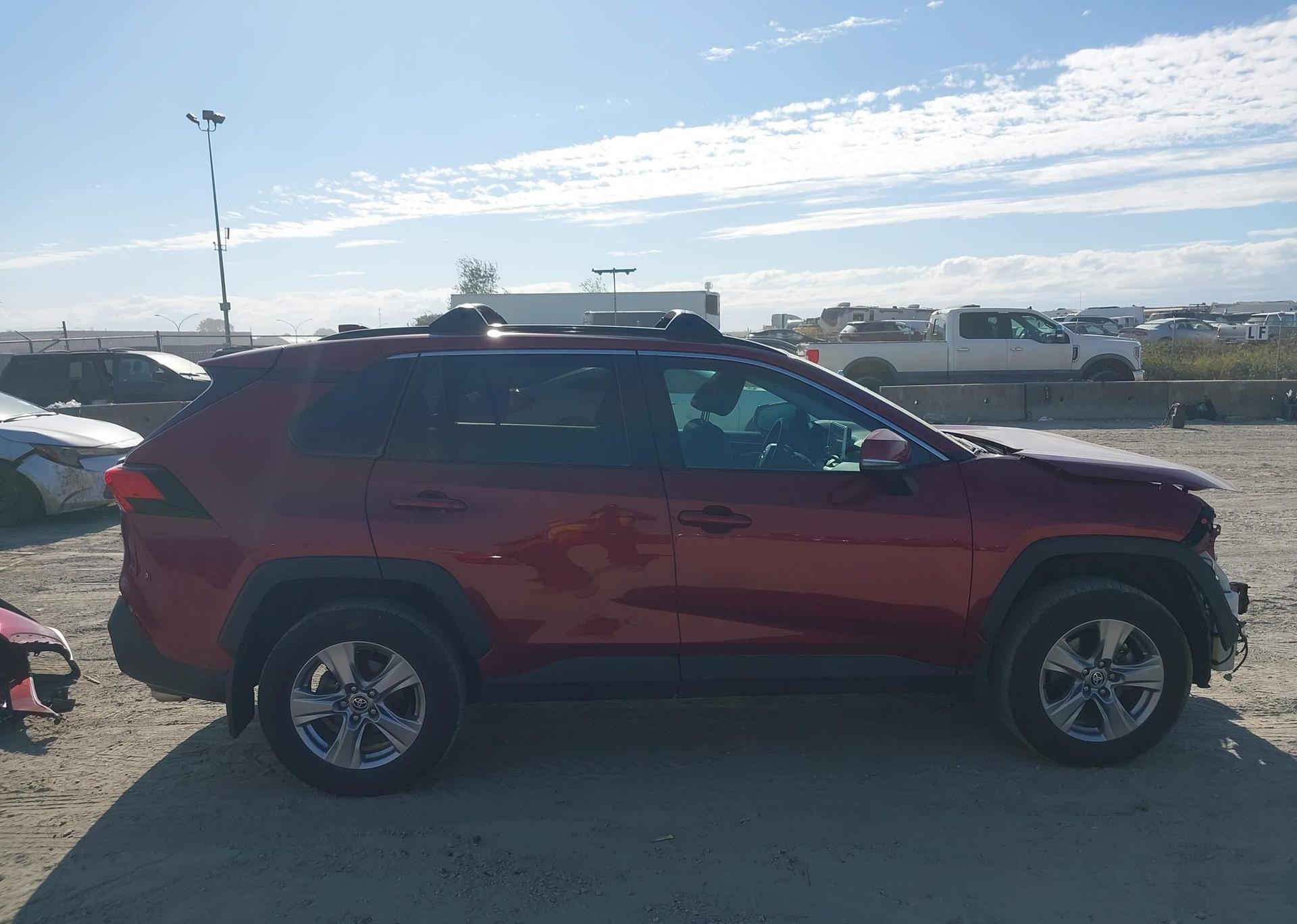 2023 TOYOTA RAV4 XLE