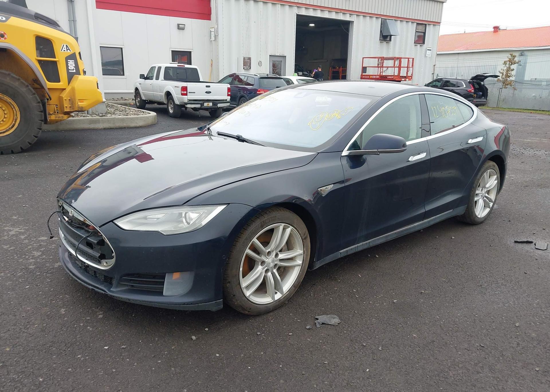 2015 TESLA Model S 85D