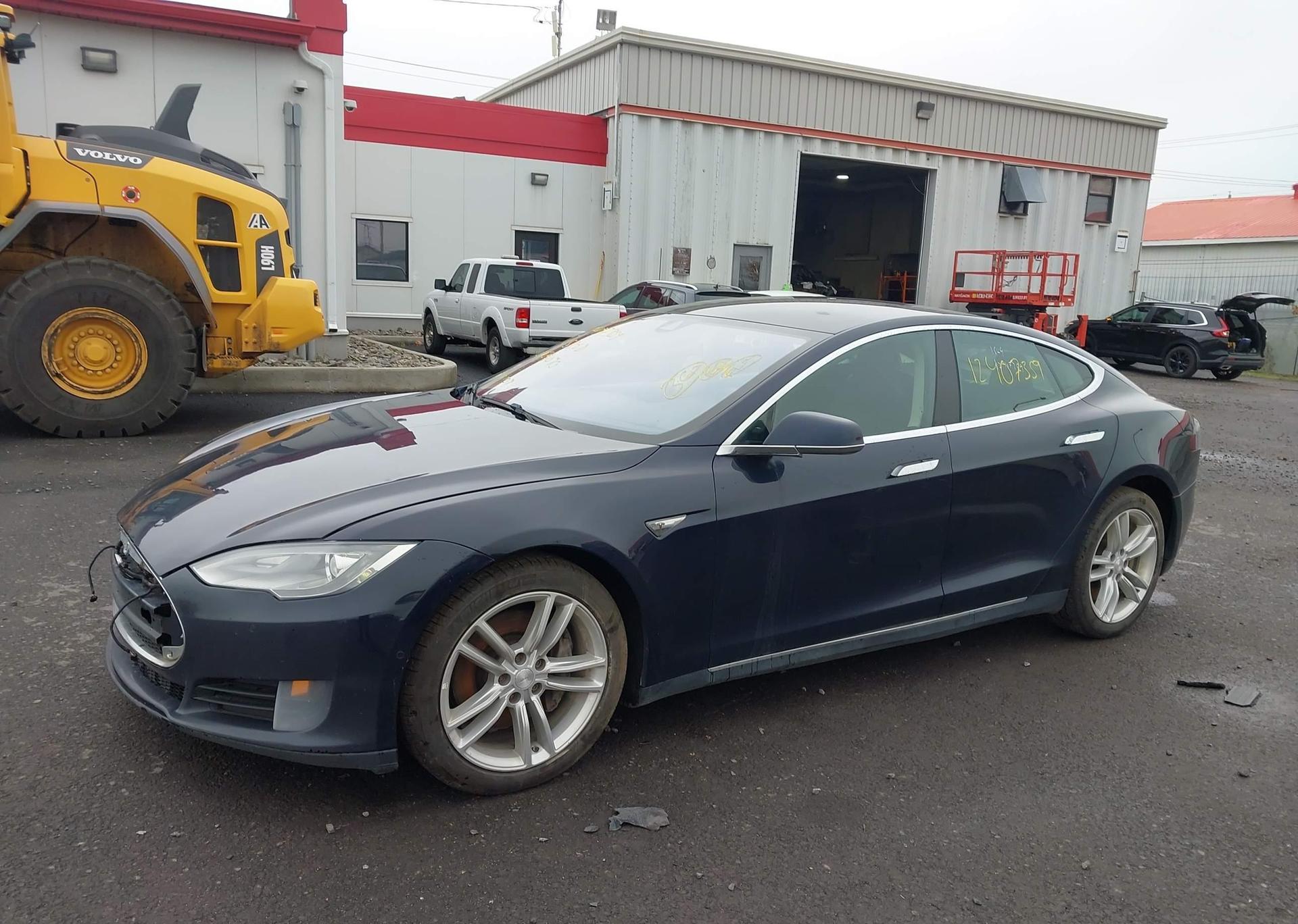 2015 TESLA Model S 85D