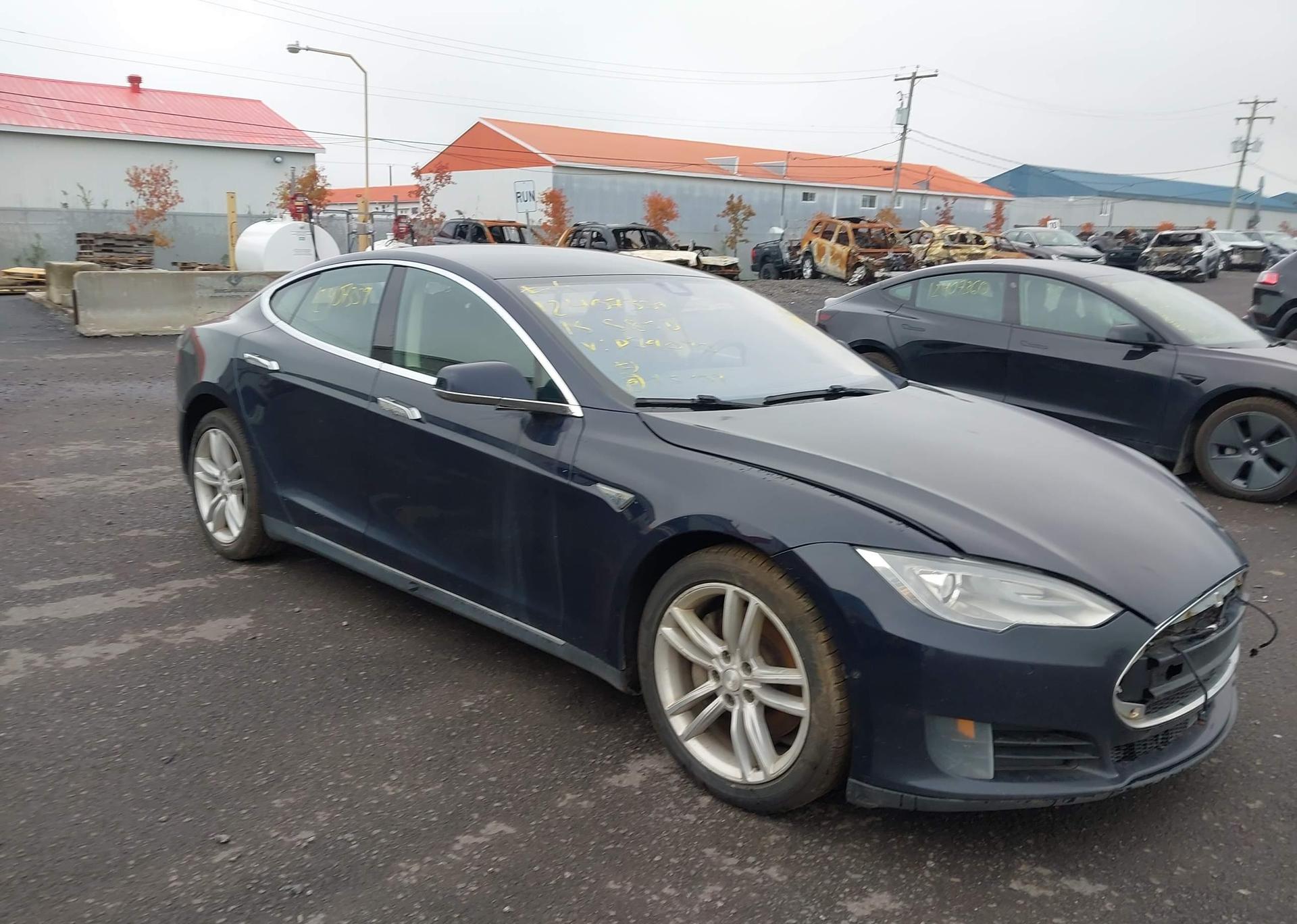 2015 TESLA Model S 85D