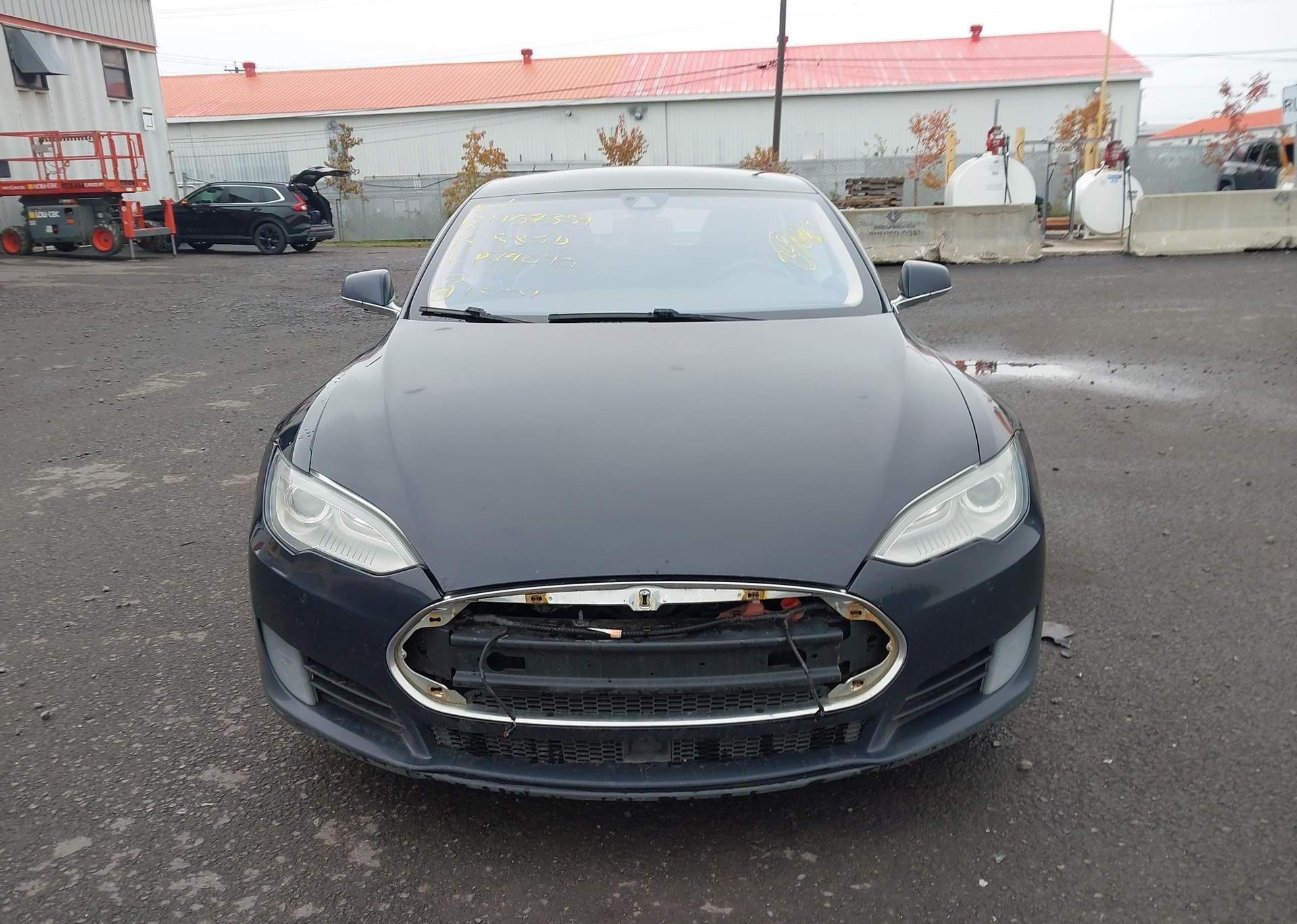 2015 TESLA Model S 85D