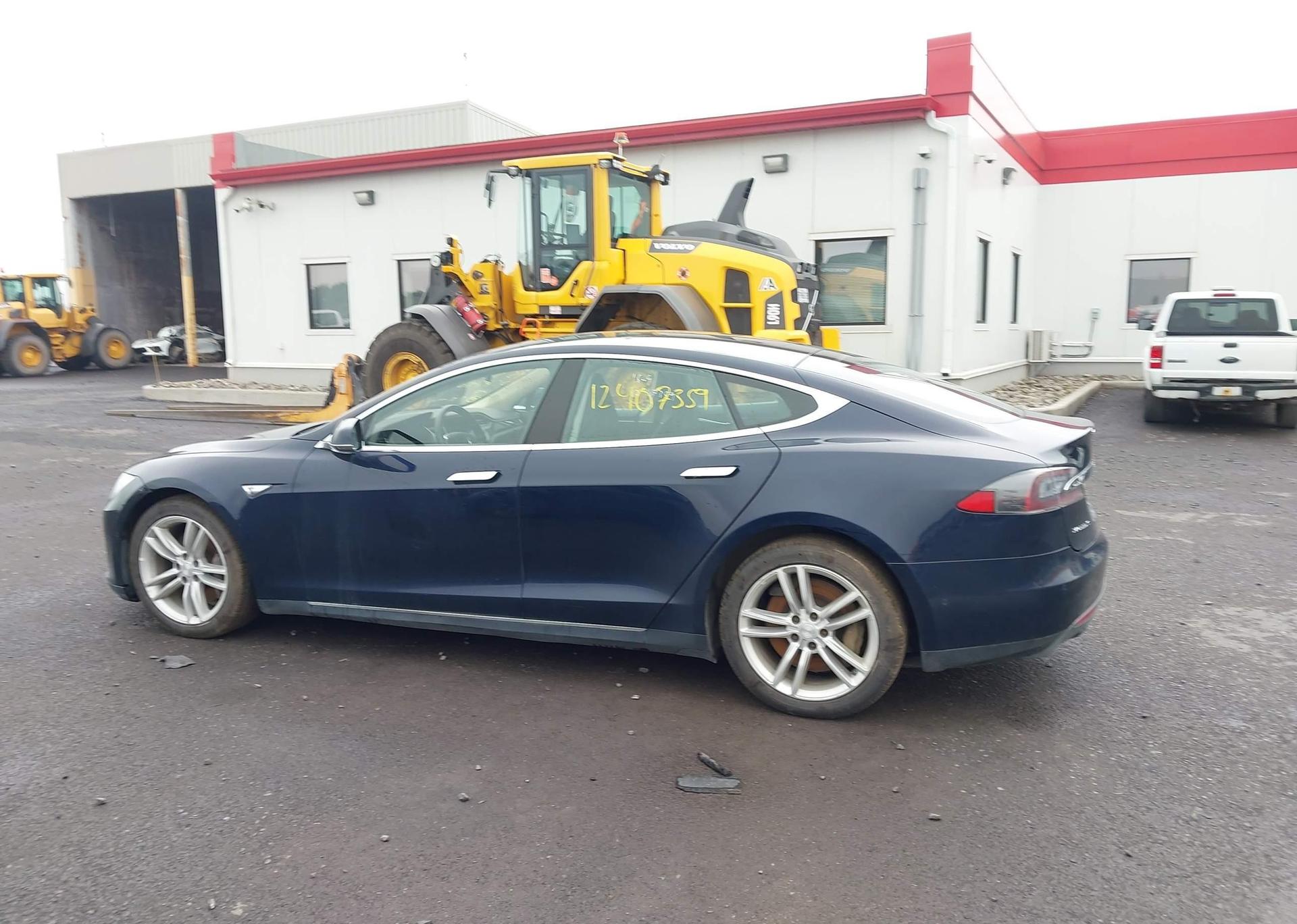 2015 TESLA Model S 85D