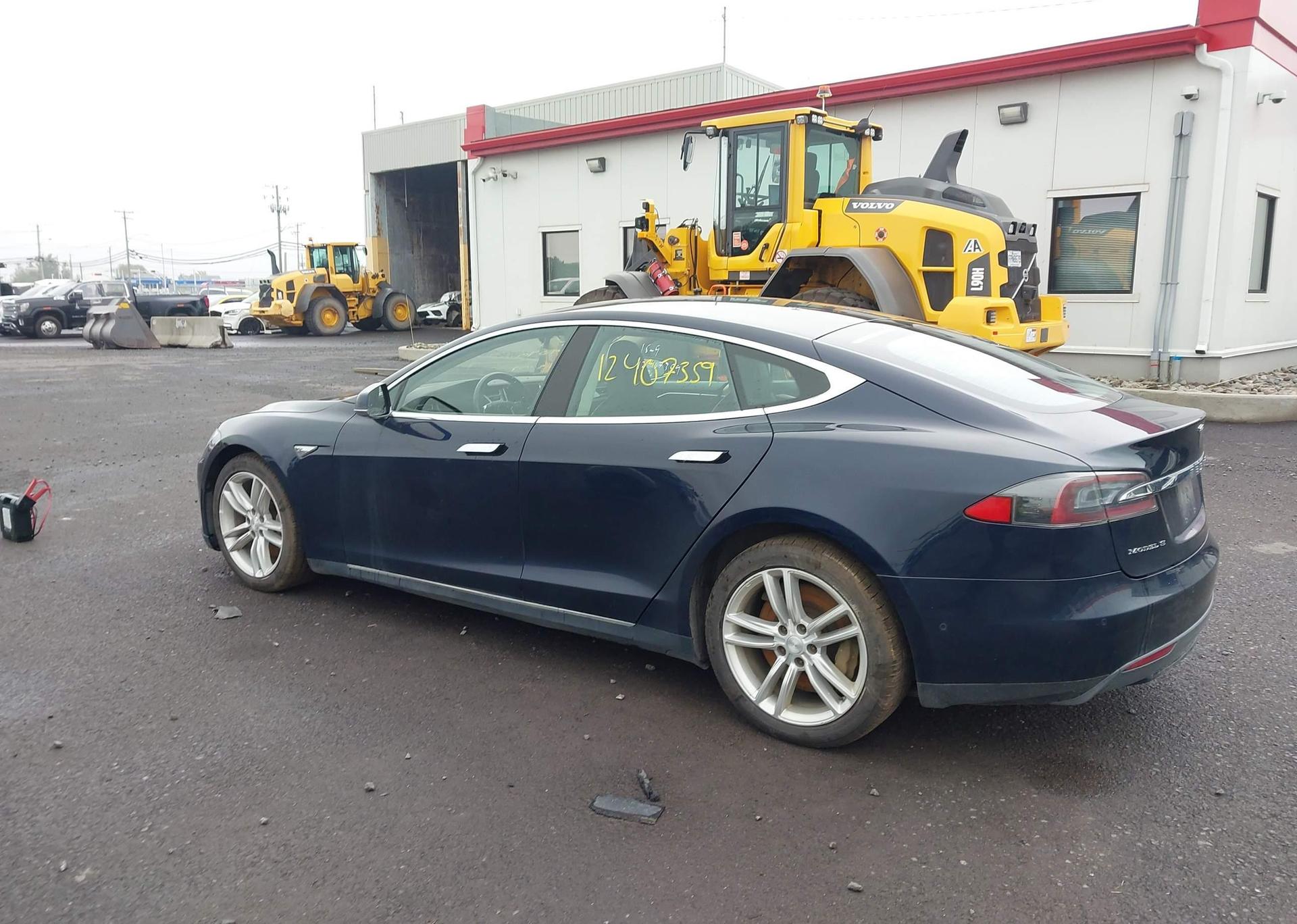 2015 TESLA Model S 85D