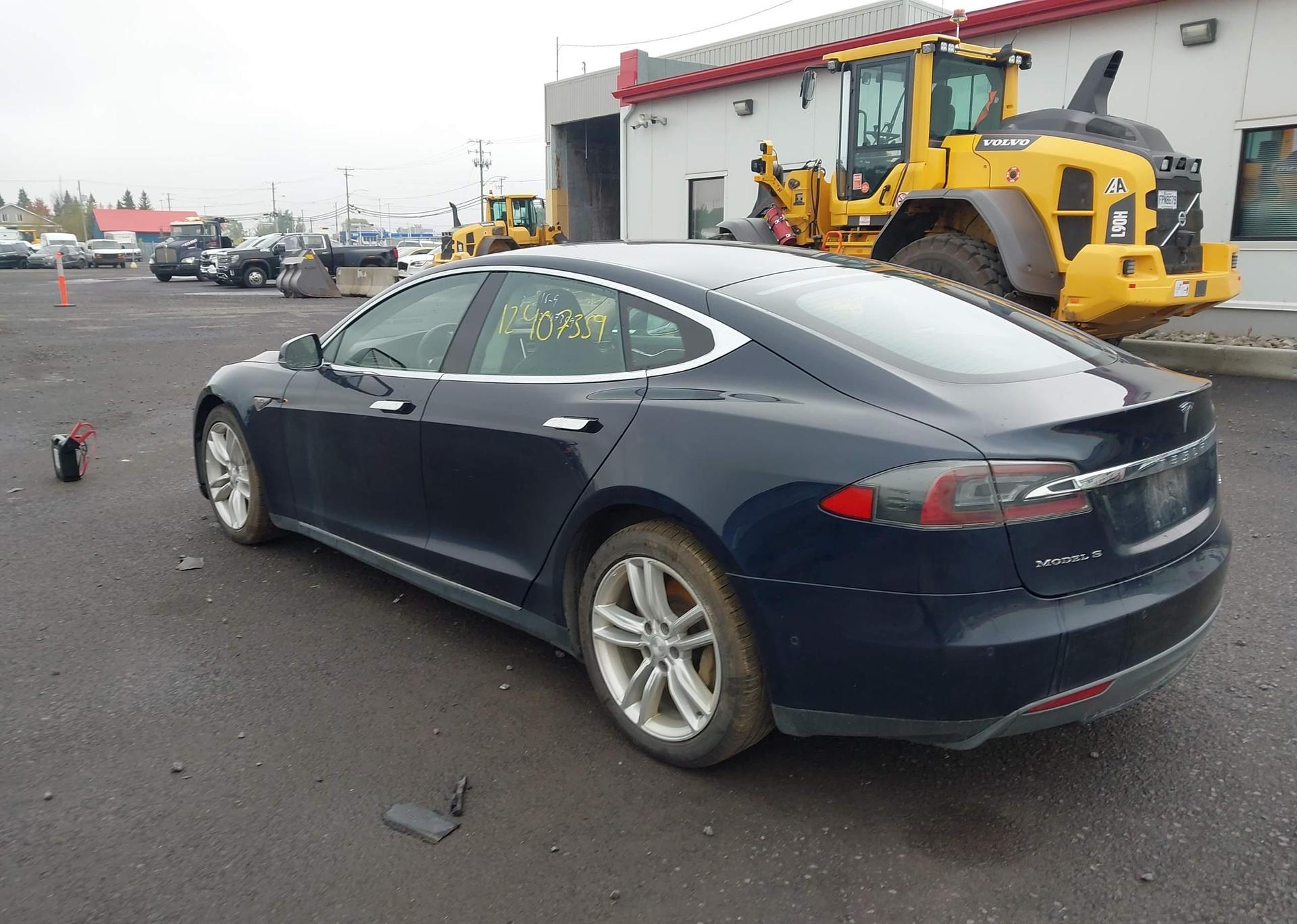 2015 TESLA Model S 85D