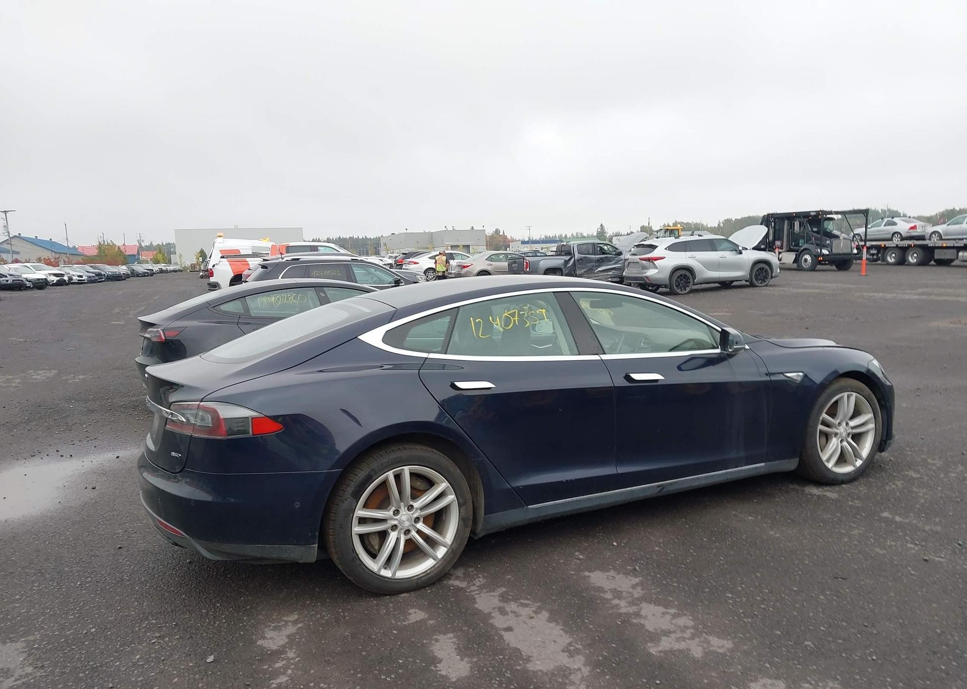 2015 TESLA Model S 85D