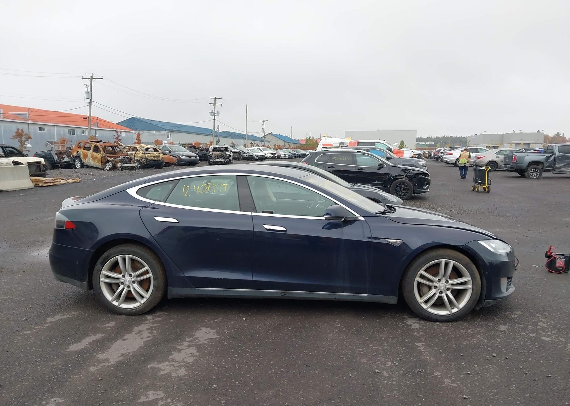 2015 TESLA Model S 85D
