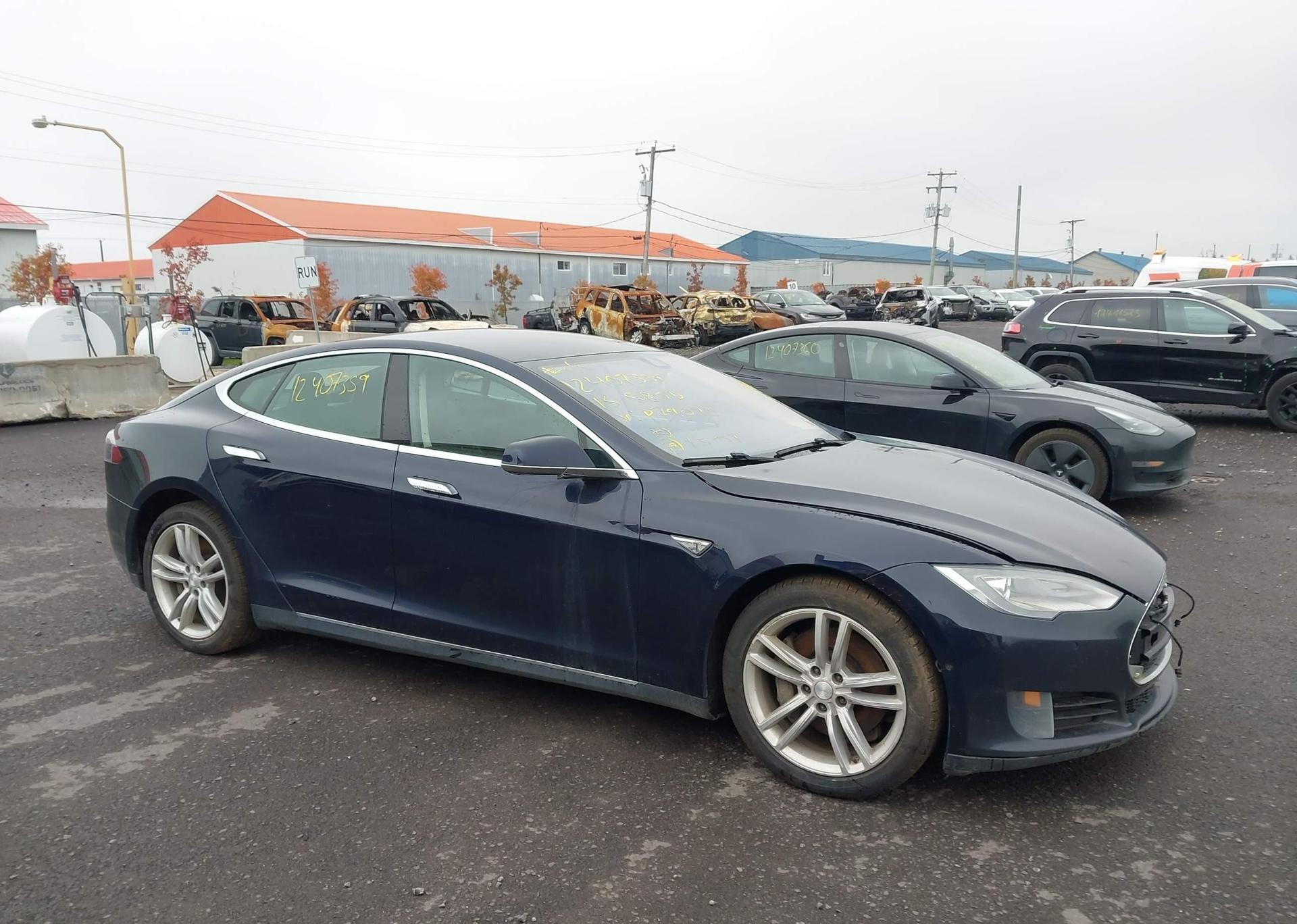 2015 TESLA Model S 85D