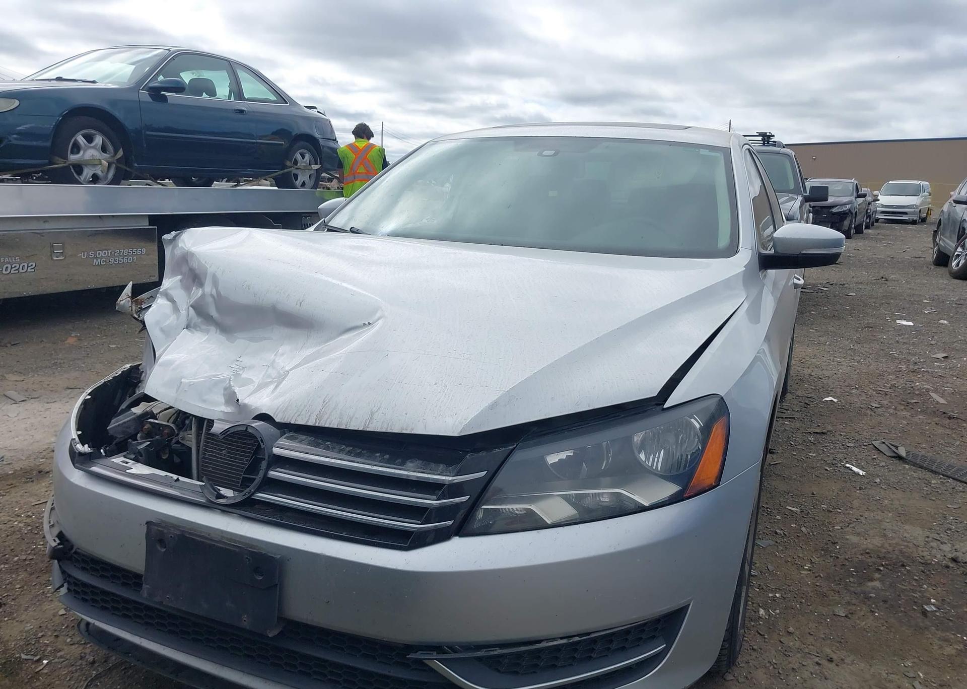 2013 VOLKSWAGEN PASSAT SE