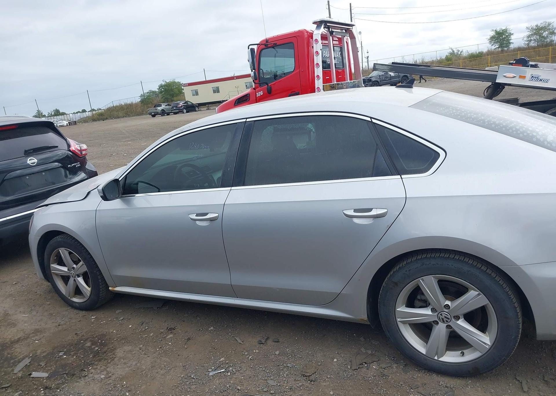 2013 VOLKSWAGEN PASSAT SE