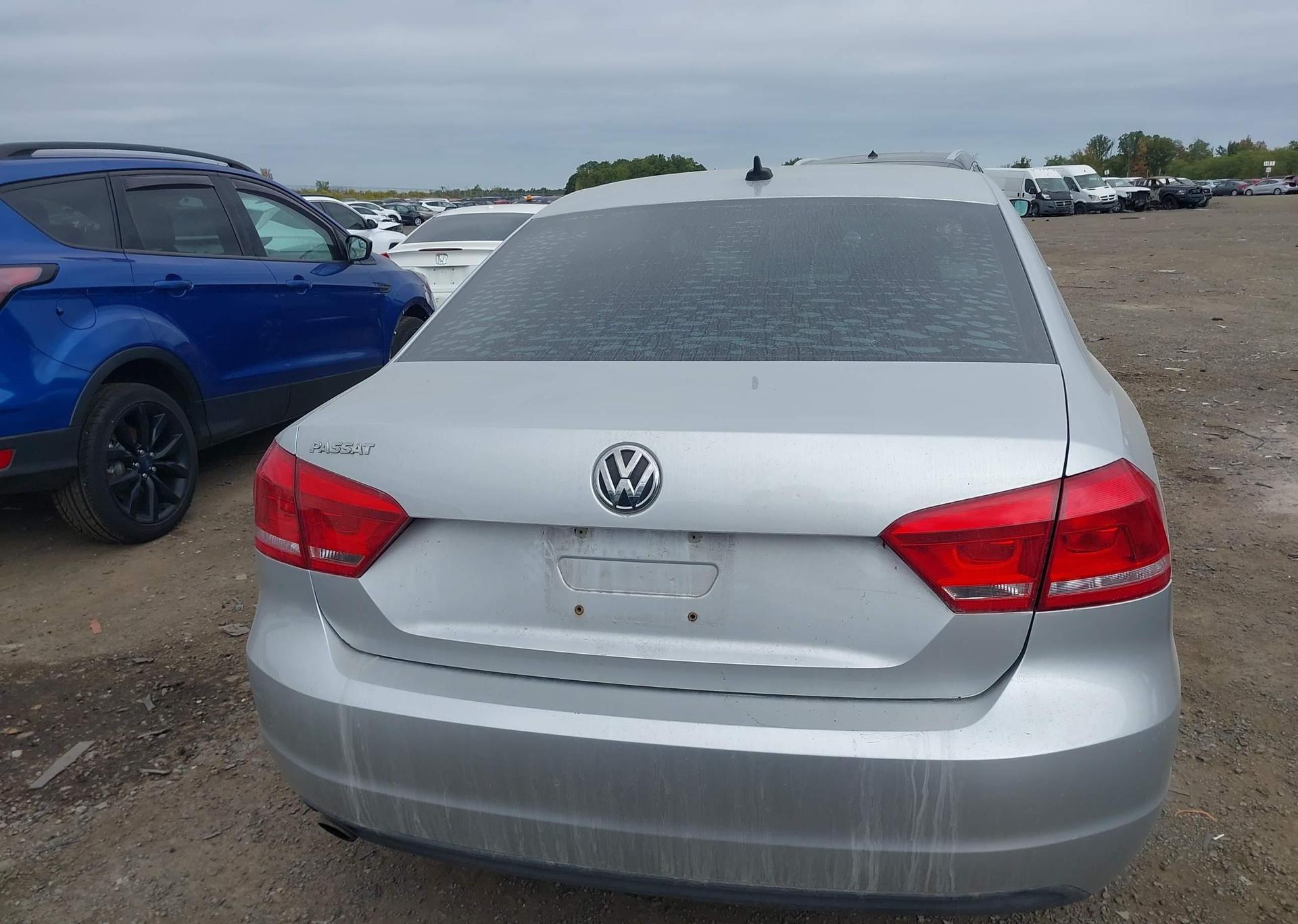 2013 VOLKSWAGEN PASSAT SE