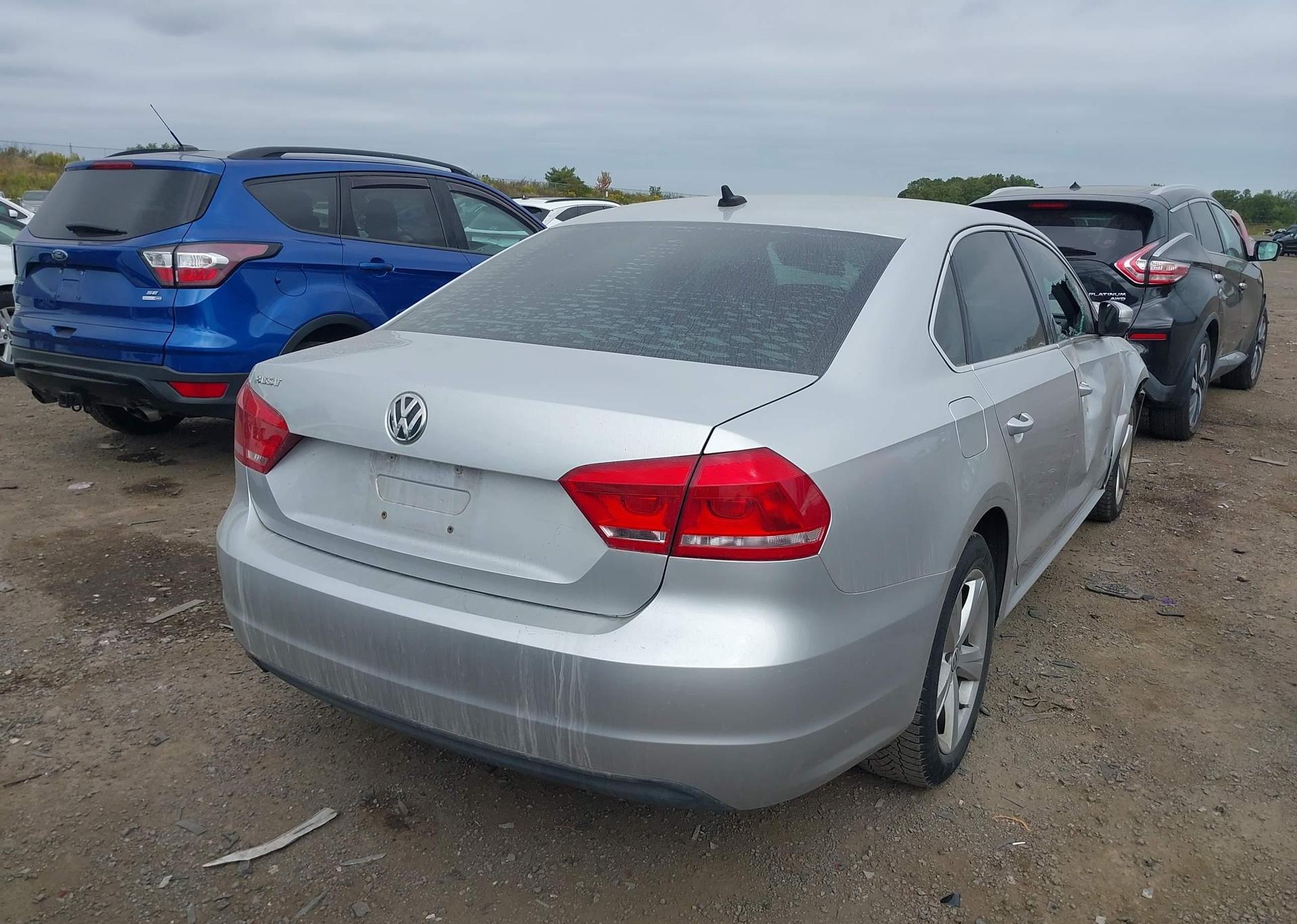 2013 VOLKSWAGEN PASSAT SE
