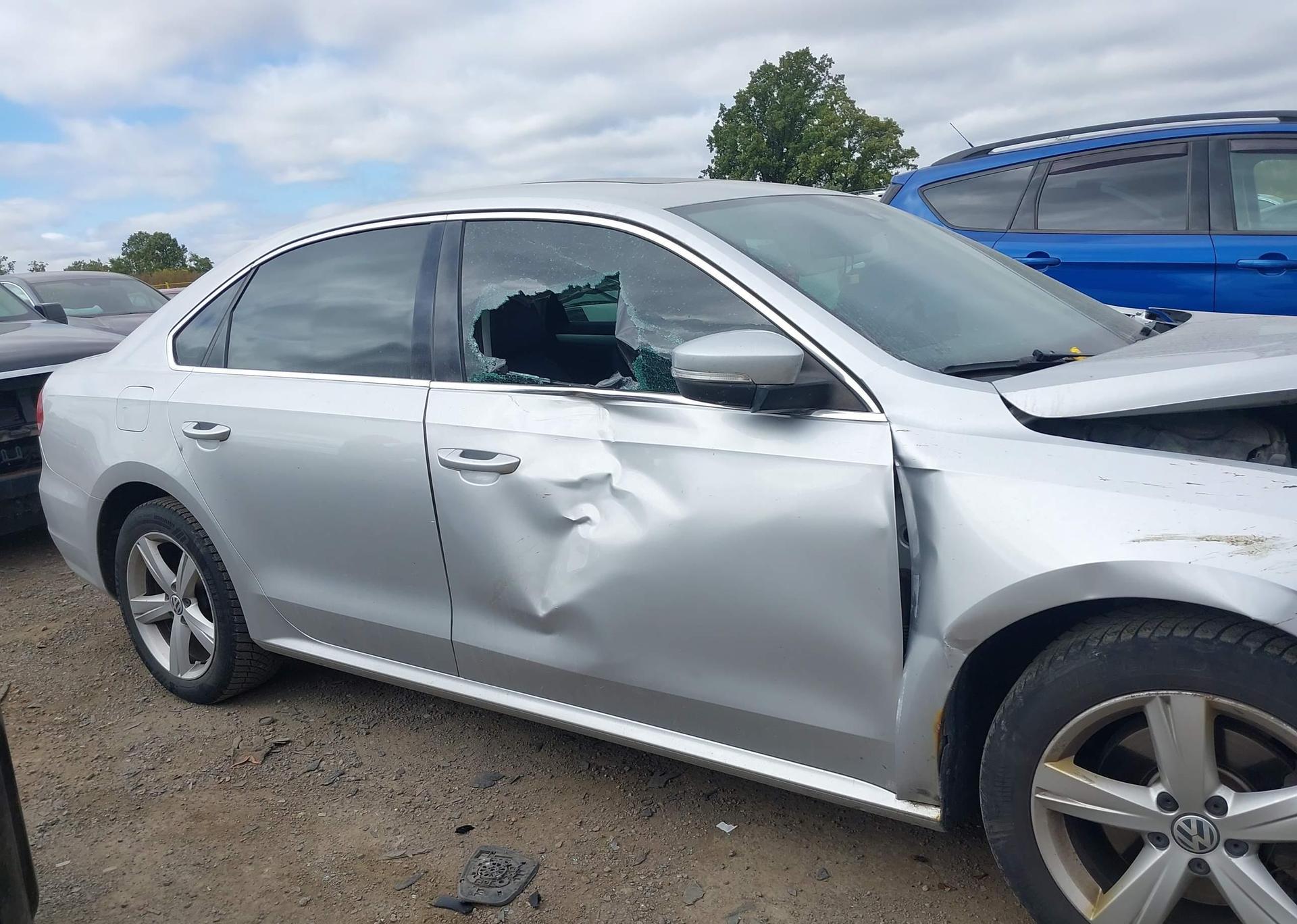 2013 VOLKSWAGEN PASSAT SE