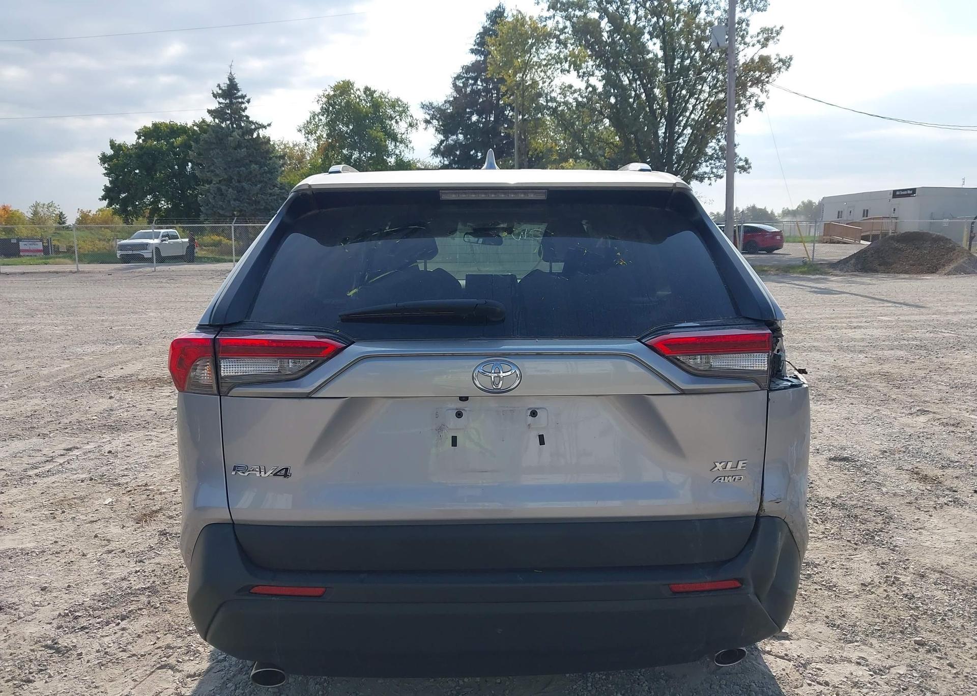 2022 TOYOTA RAV4 XLE