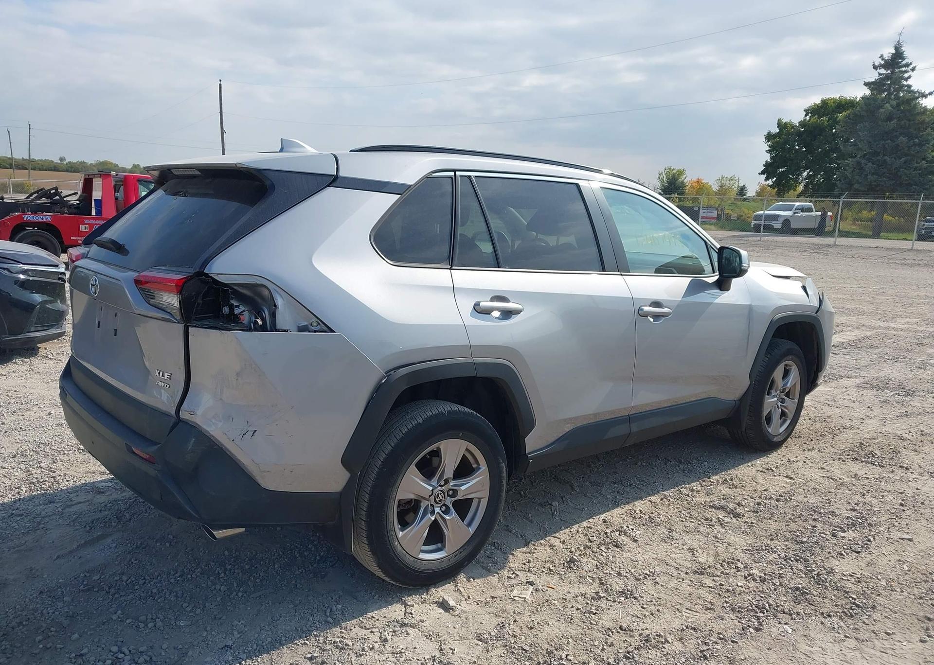 2022 TOYOTA RAV4 XLE