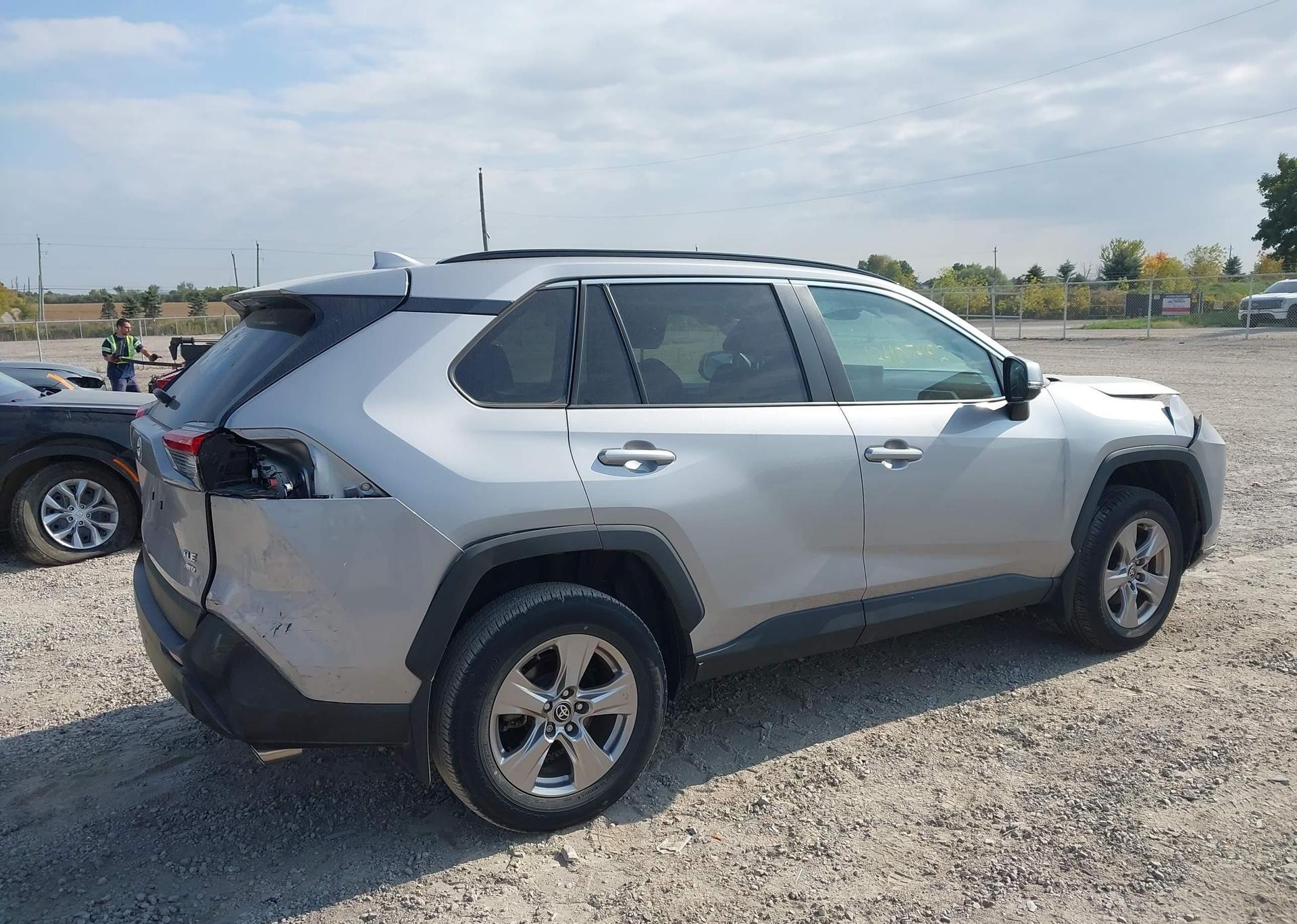 2022 TOYOTA RAV4 XLE