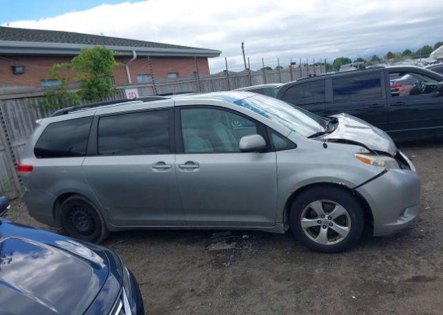 2013 TOYOTA SIENNA LE V6