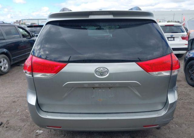 2013 TOYOTA SIENNA LE V6