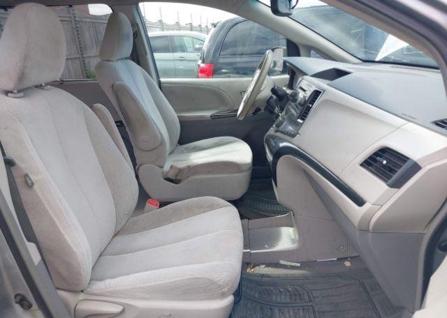 2013 TOYOTA SIENNA LE V6